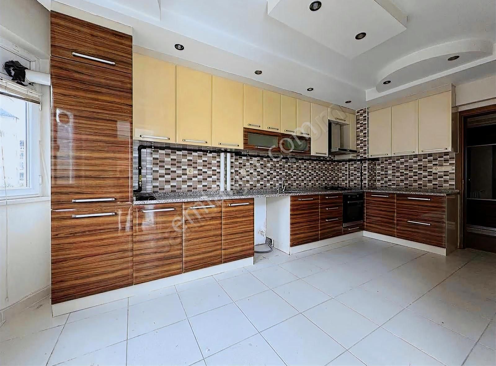 Denizli Servergazi Mahallesinde Satılık 3+1 171 Metre Kare Daire