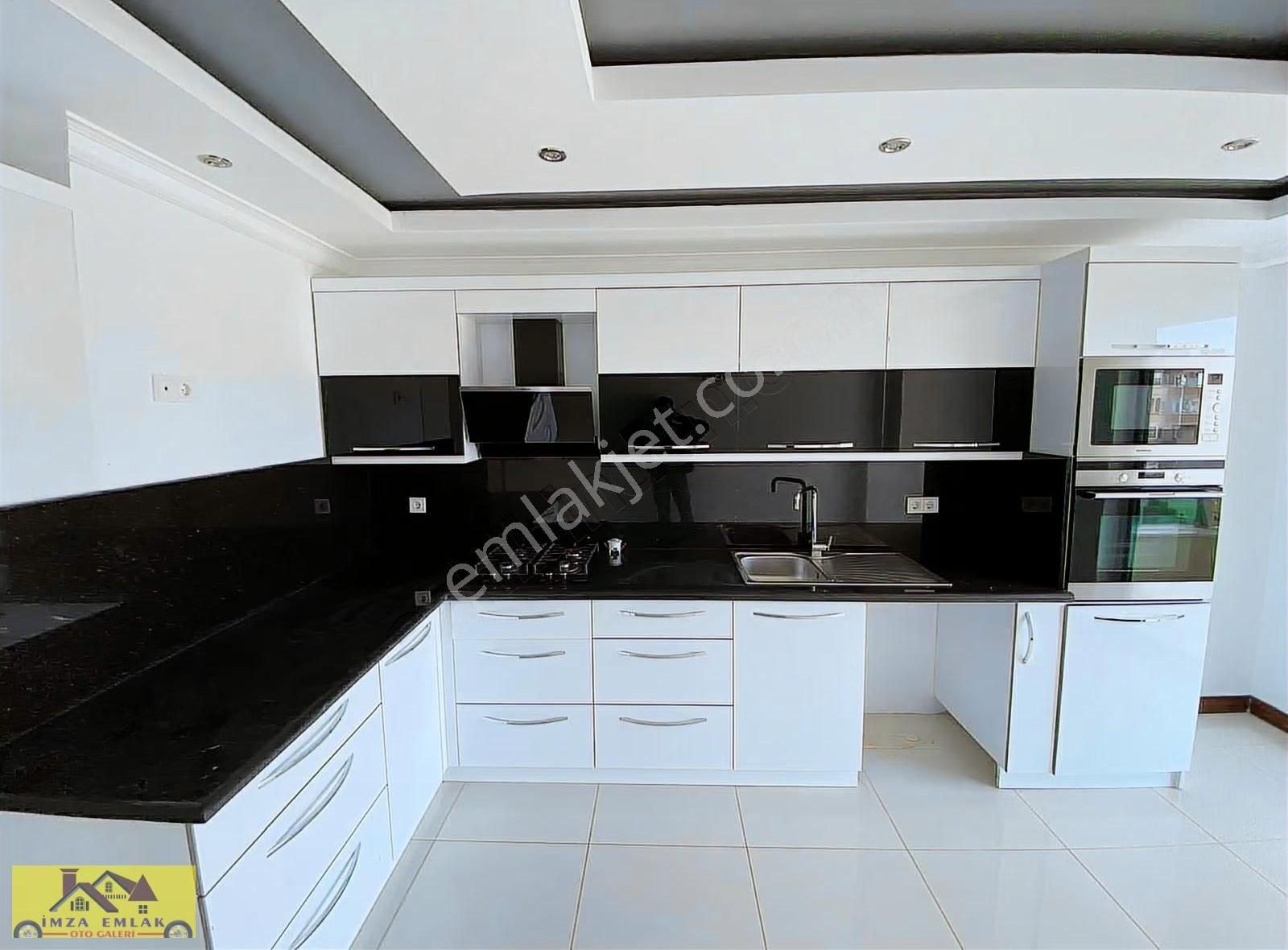 Alanya Merkezde 5 Oda 1 Salon Asansörlü., Kapalı Otoparklı