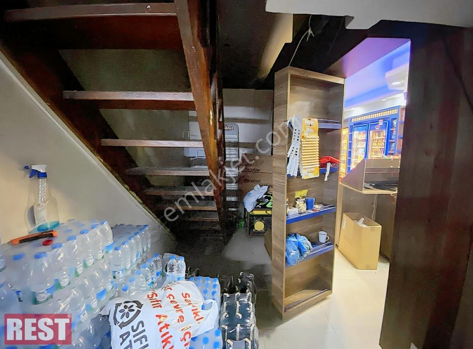 Cadde Üzerinde Devirli Tekel Bayi - Görsel 2