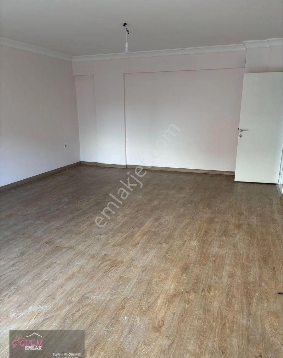 Bergama-fatih Mahallesinde, Geniş 3+1,kiralık - Görsel 3