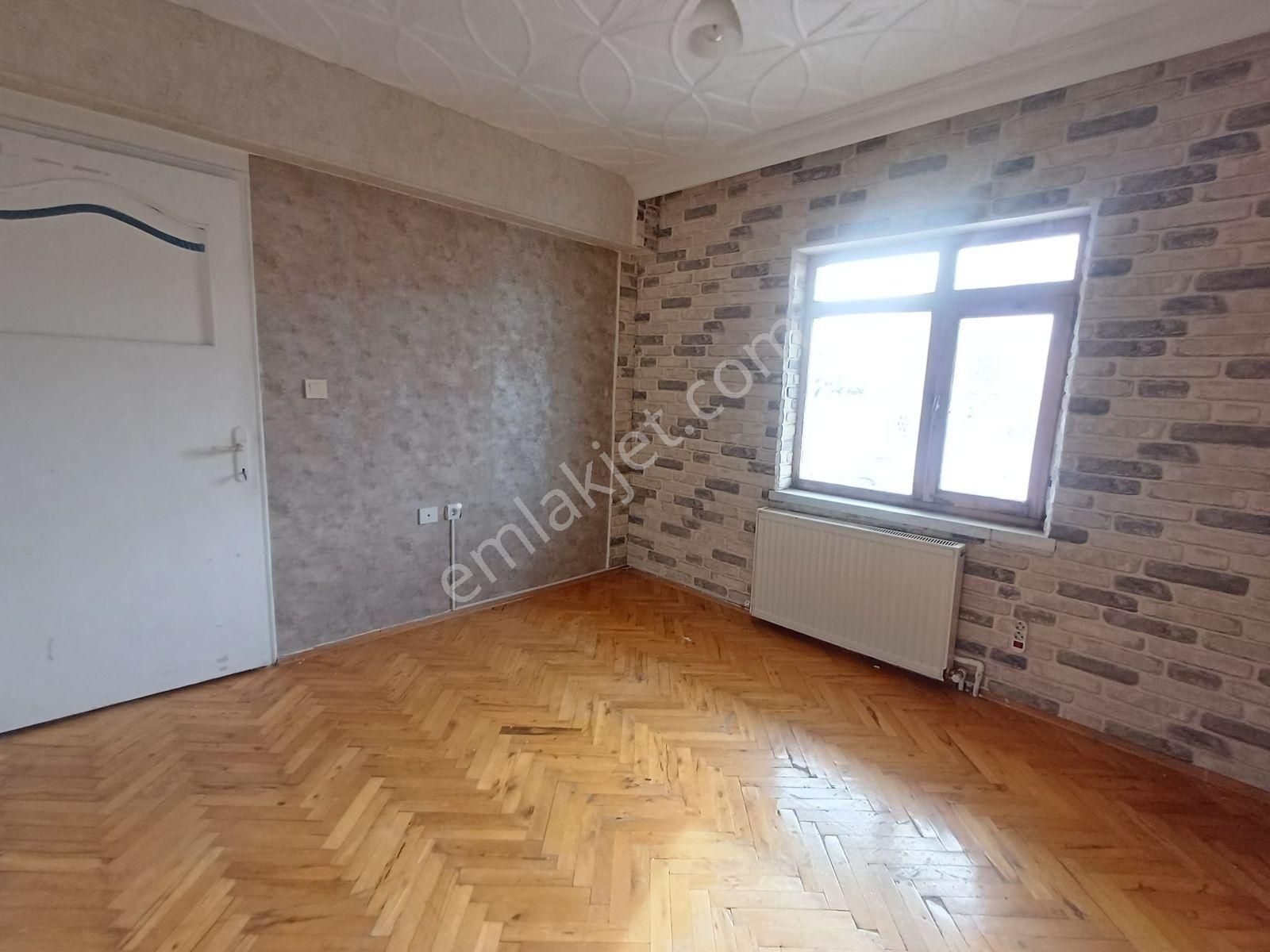 Çaldıran Mah. 520 Sokakta 3+1 Bağımsız Salon Ön Cephe - Görsel 15