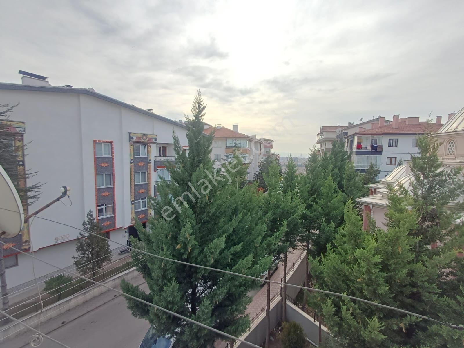 Çaldıran Mah. 520 Sokakta 3+1 Bağımsız Salon Ön Cephe - Görsel 4