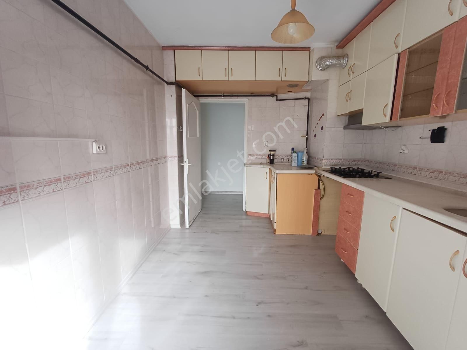 Çaldıran Mah. 520 Sokakta 3+1 Bağımsız Salon Ön Cephe - Görsel 35