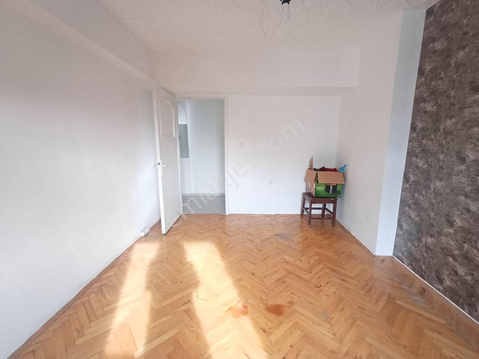 Çaldıran Mah. 520 Sokakta 3+1 Bağımsız Salon Ön Cephe - Görsel 21