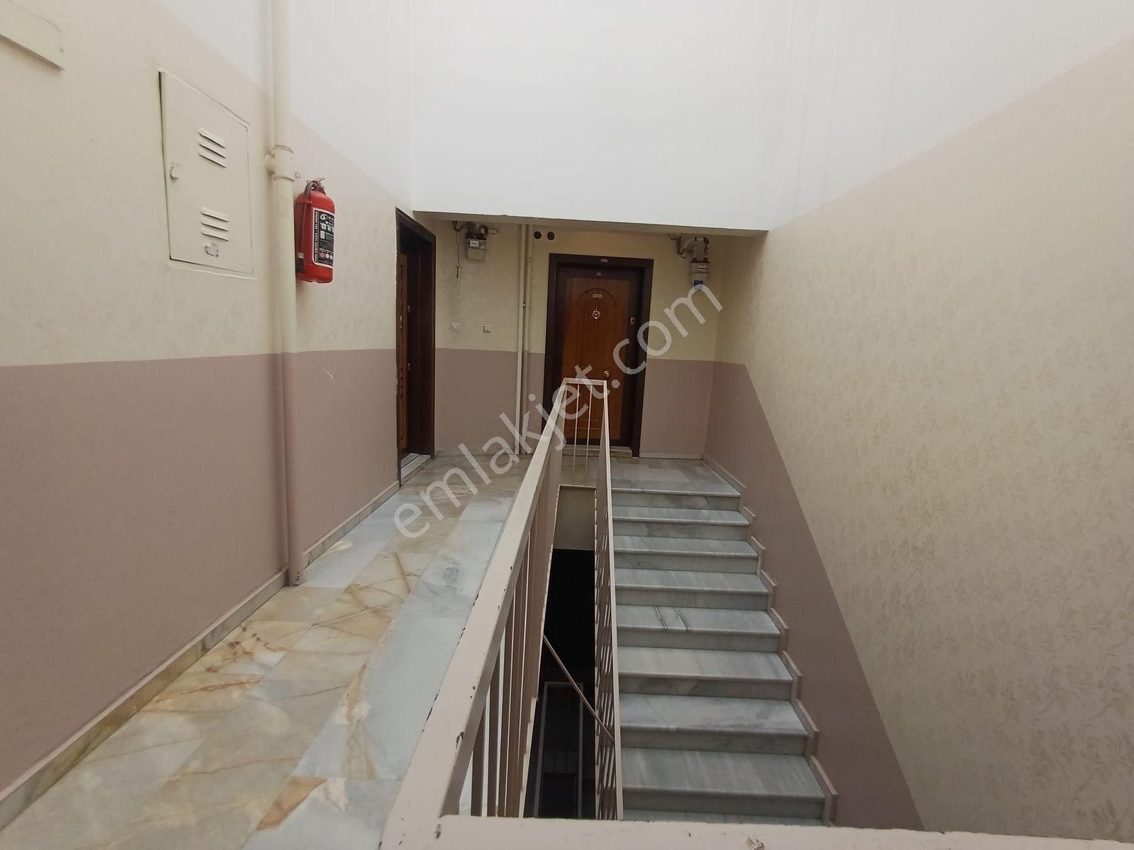 Çaldıran Mah. 520 Sokakta 3+1 Bağımsız Salon Ön Cephe - Görsel 12