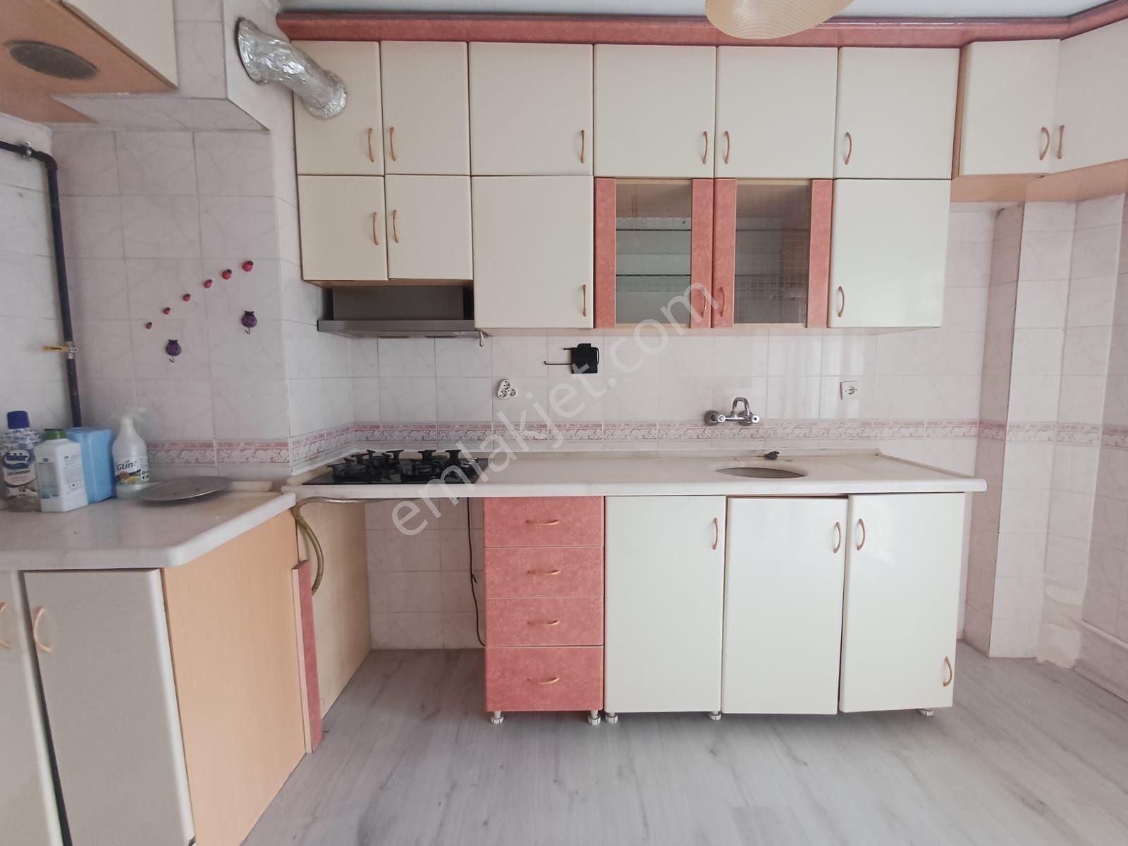 Çaldıran Mah. 520 Sokakta 3+1 Bağımsız Salon Ön Cephe - Görsel 23