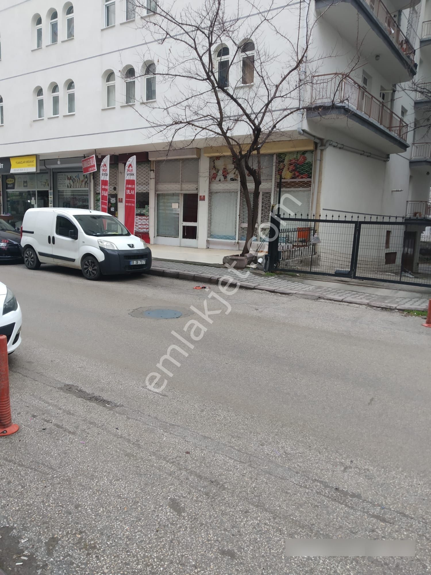 Demetevler Metro Sokağında Krediye Ve Yatırıma Uygun Satılık Dükkan - Görsel 2