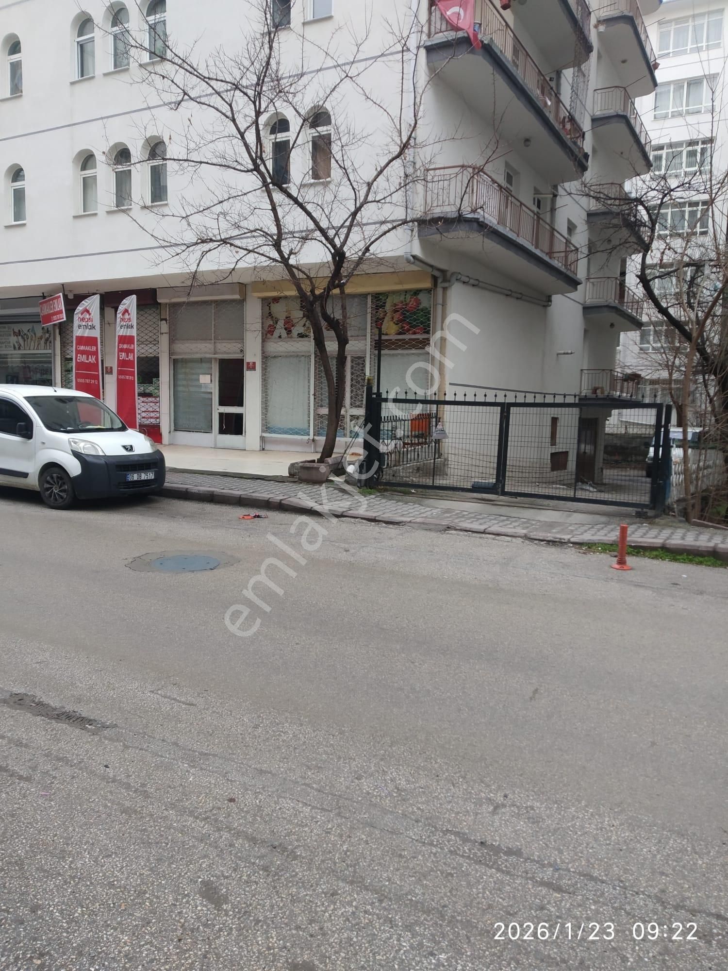 Demetevler Metro Sokağında Krediye Ve Yatırıma Uygun Satılık Dükkan