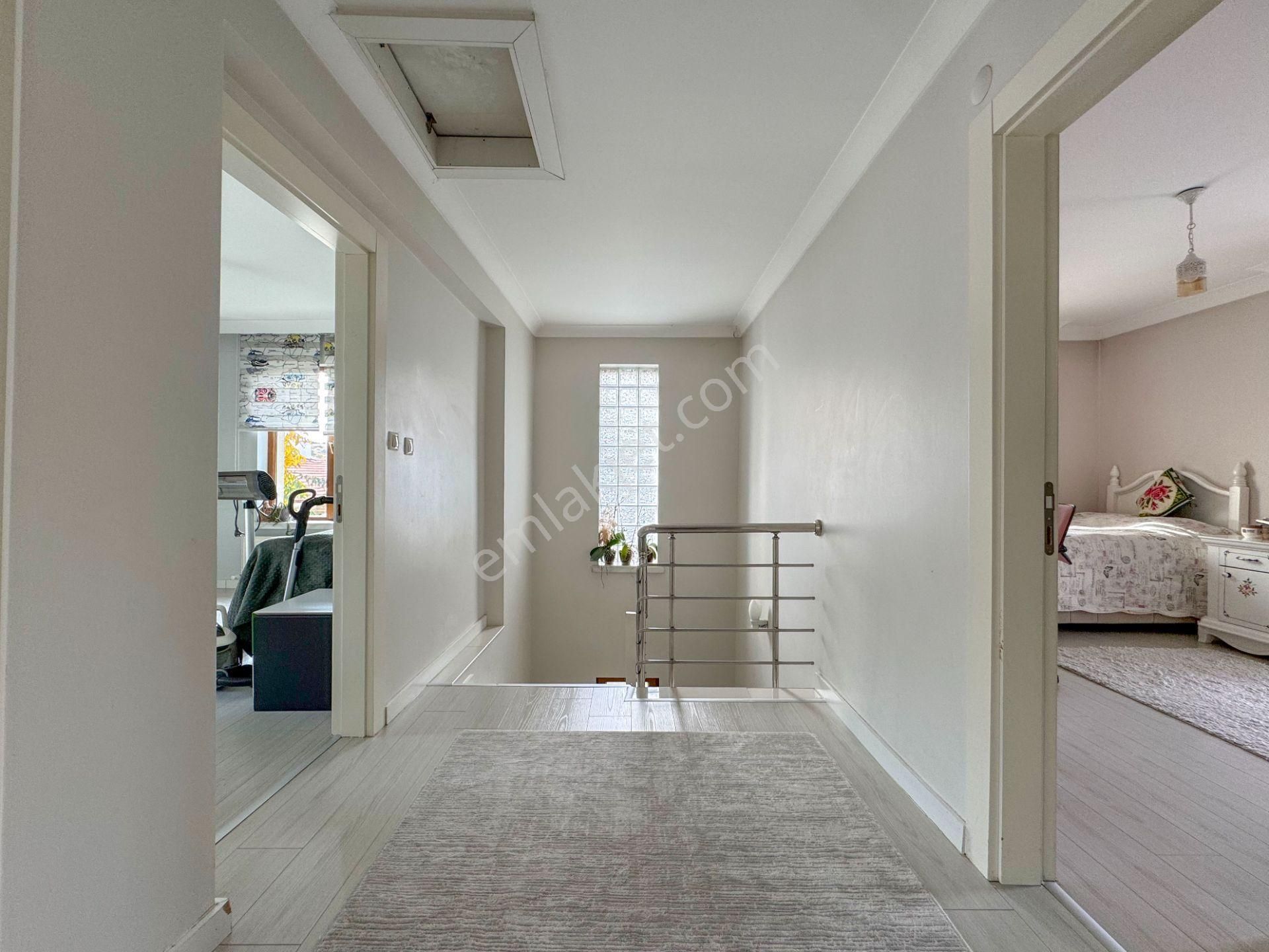 Pursakların En Güzel Yerde!!! Mehmet Zengin'den Bahçeli Villa 3 Kat 5+2 3 Banyo Şık Modern - Görsel 31