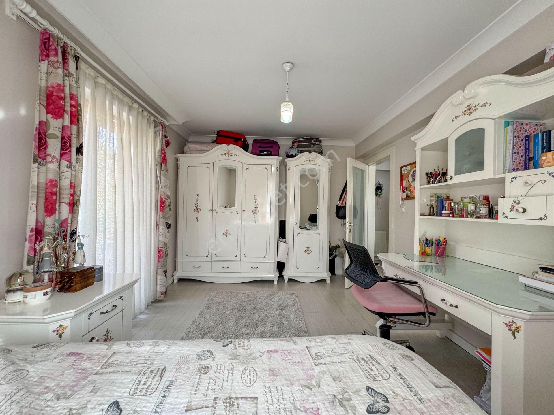 Pursakların En Güzel Yerde!!! Mehmet Zengin'den Bahçeli Villa 3 Kat 5+2 3 Banyo Şık Modern - Görsel 27