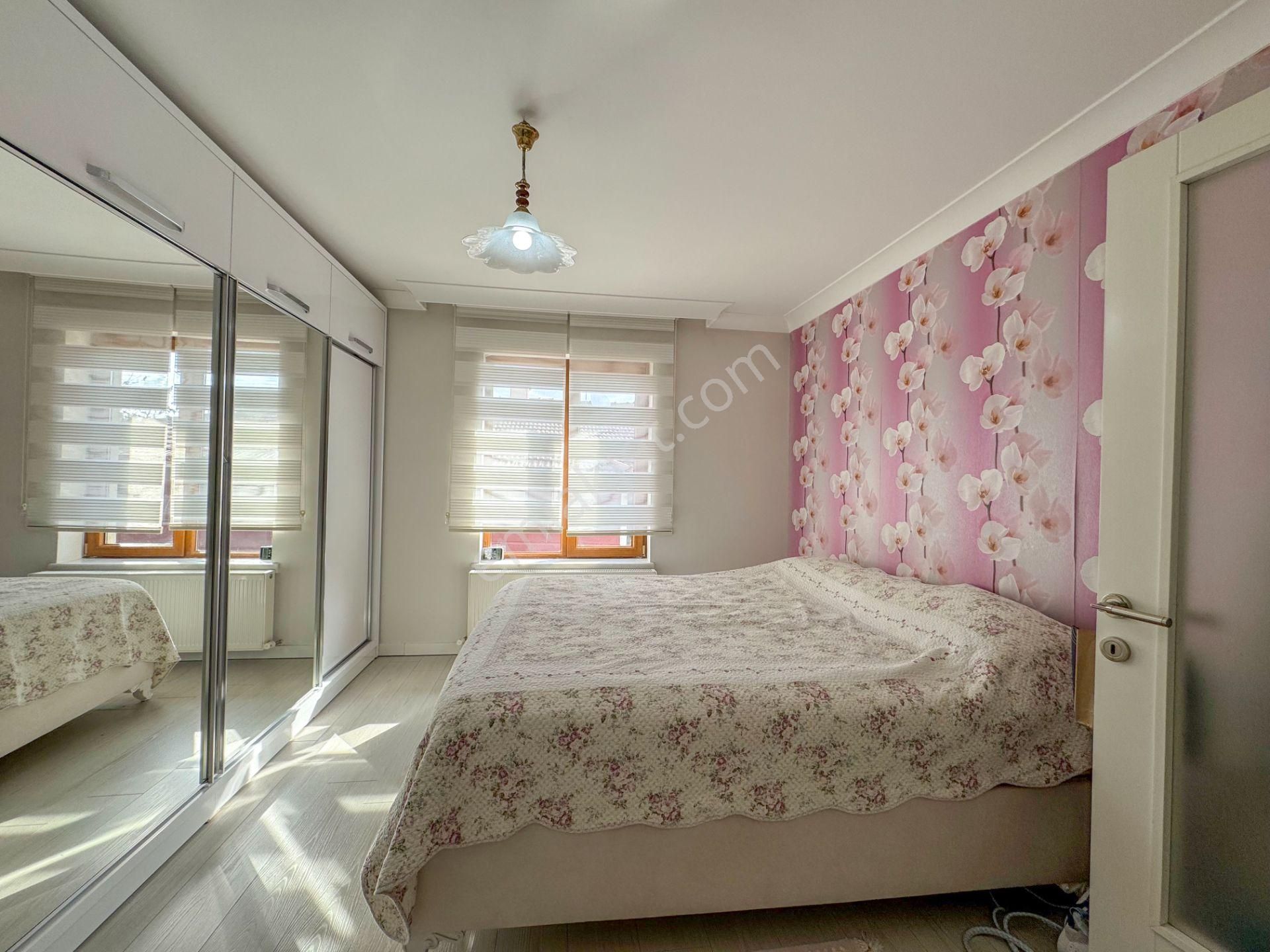 Pursakların En Güzel Yerde!!! Mehmet Zengin'den Bahçeli Villa 3 Kat 5+2 3 Banyo Şık Modern - Görsel 28