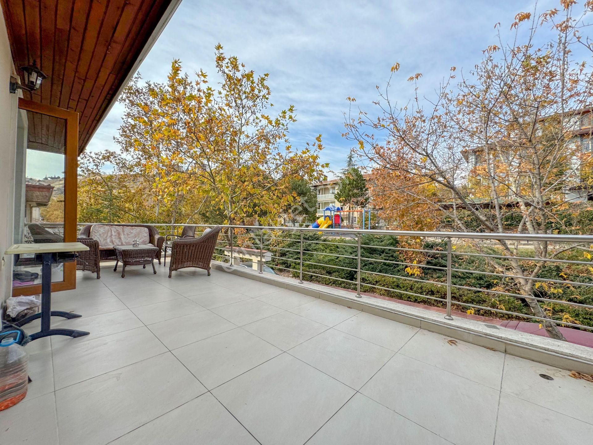 Pursakların En Güzel Yerde!!! Mehmet Zengin'den Bahçeli Villa 3 Kat 5+2 3 Banyo Şık Modern - Görsel 32
