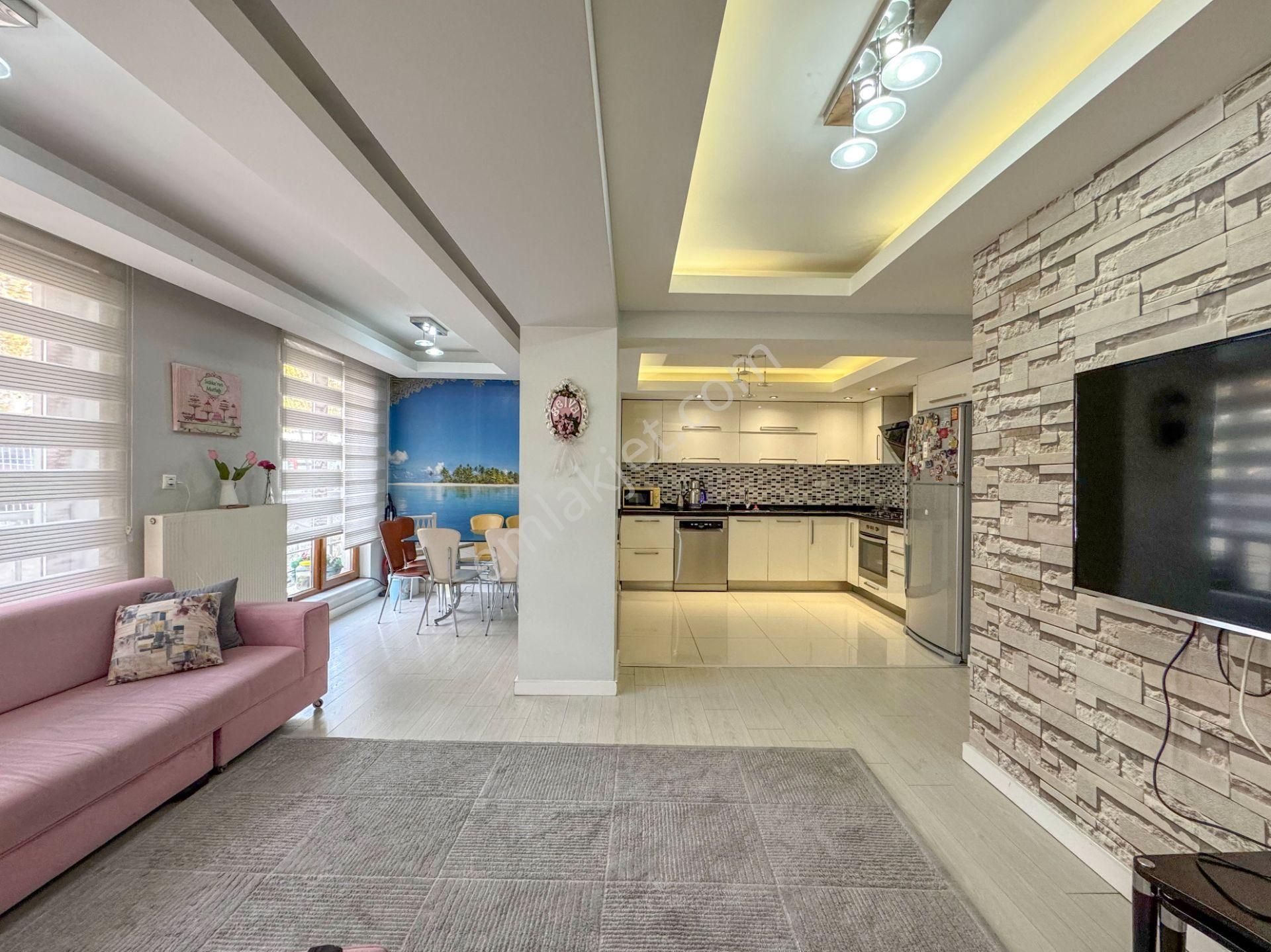 Pursakların En Güzel Yerde!!! Mehmet Zengin'den Bahçeli Villa 3 Kat 5+2 3 Banyo Şık Modern - Görsel 3