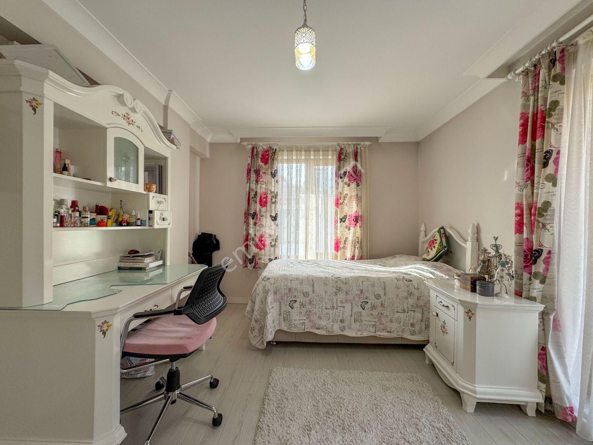 Pursakların En Güzel Yerde!!! Mehmet Zengin'den Bahçeli Villa 3 Kat 5+2 3 Banyo Şık Modern - Görsel 26