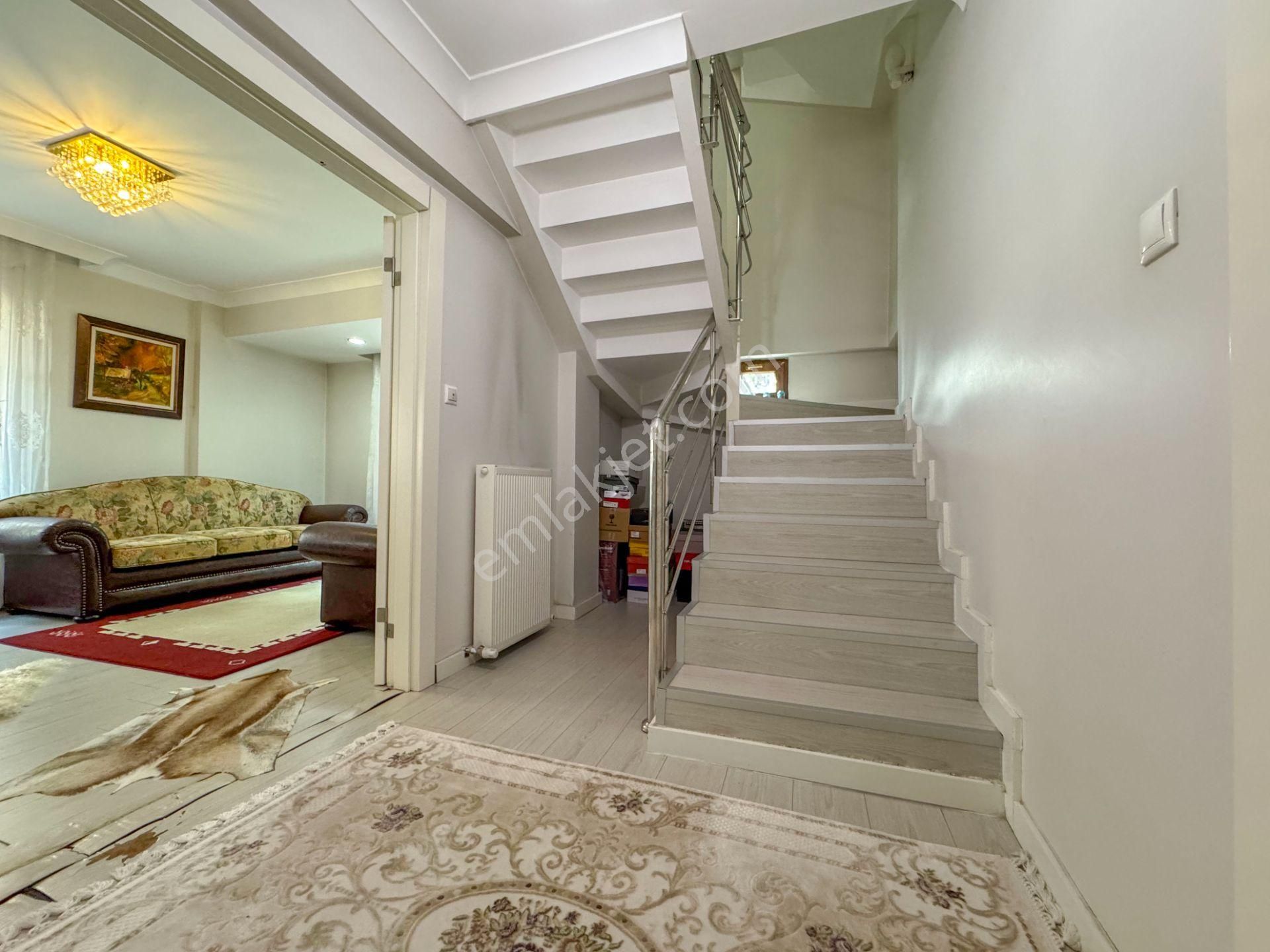Pursakların En Güzel Yerde!!! Mehmet Zengin'den Bahçeli Villa 3 Kat 5+2 3 Banyo Şık Modern - Görsel 19
