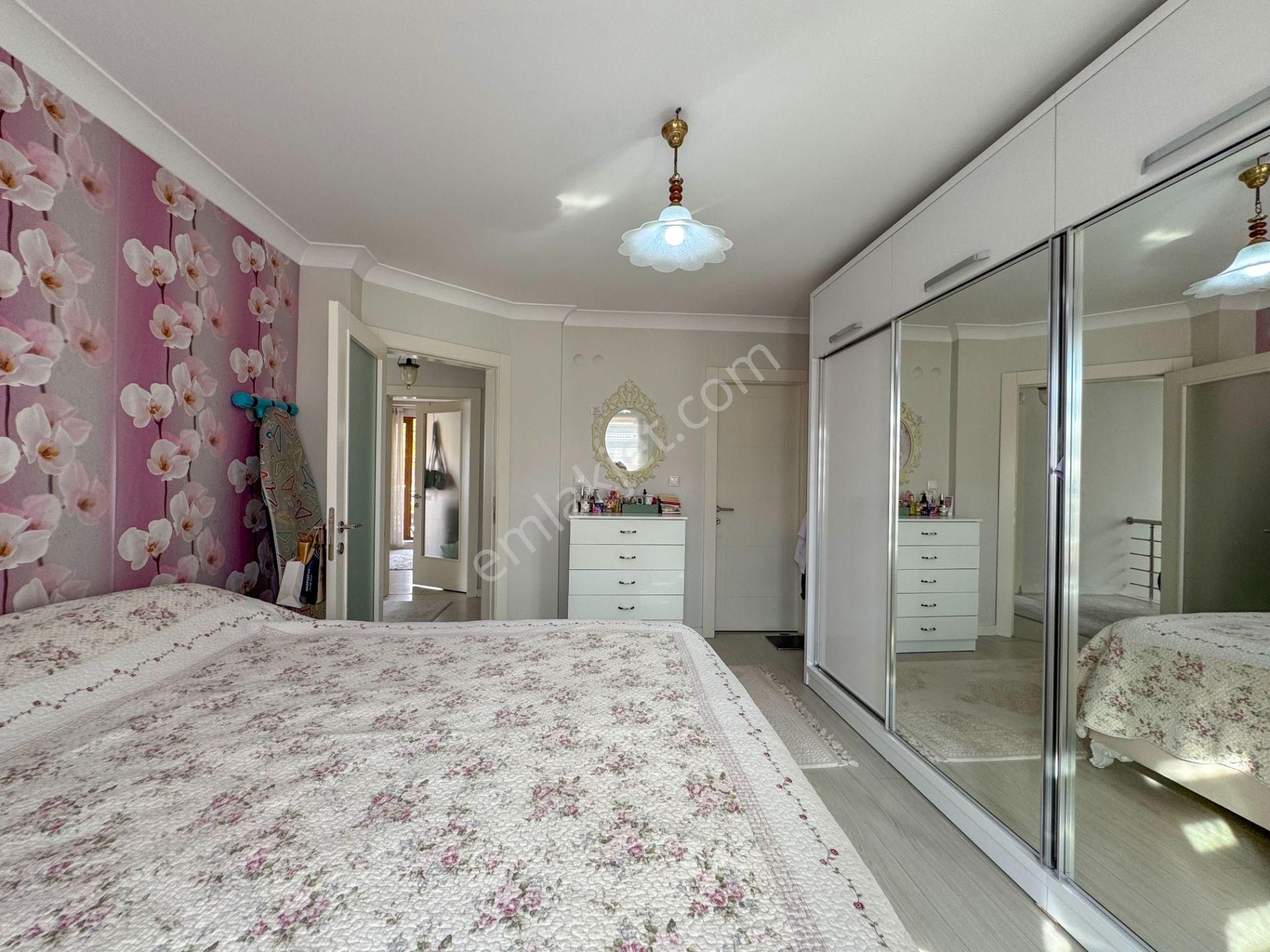 Pursakların En Güzel Yerde!!! Mehmet Zengin'den Bahçeli Villa 3 Kat 5+2 3 Banyo Şık Modern - Görsel 29