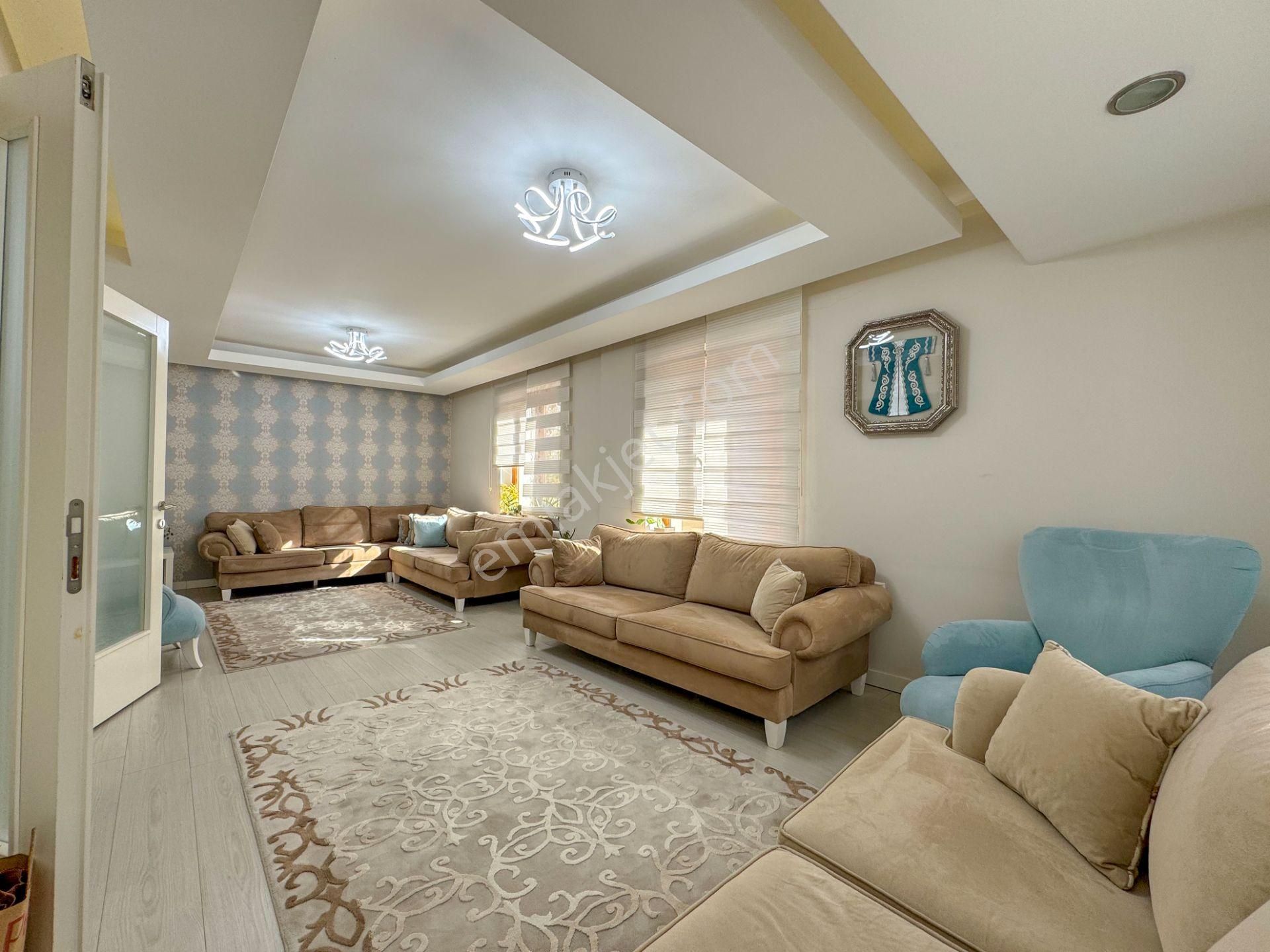 Pursakların En Güzel Yerde!!! Mehmet Zengin'den Bahçeli Villa 3 Kat 5+2 3 Banyo Şık Modern - Görsel 4