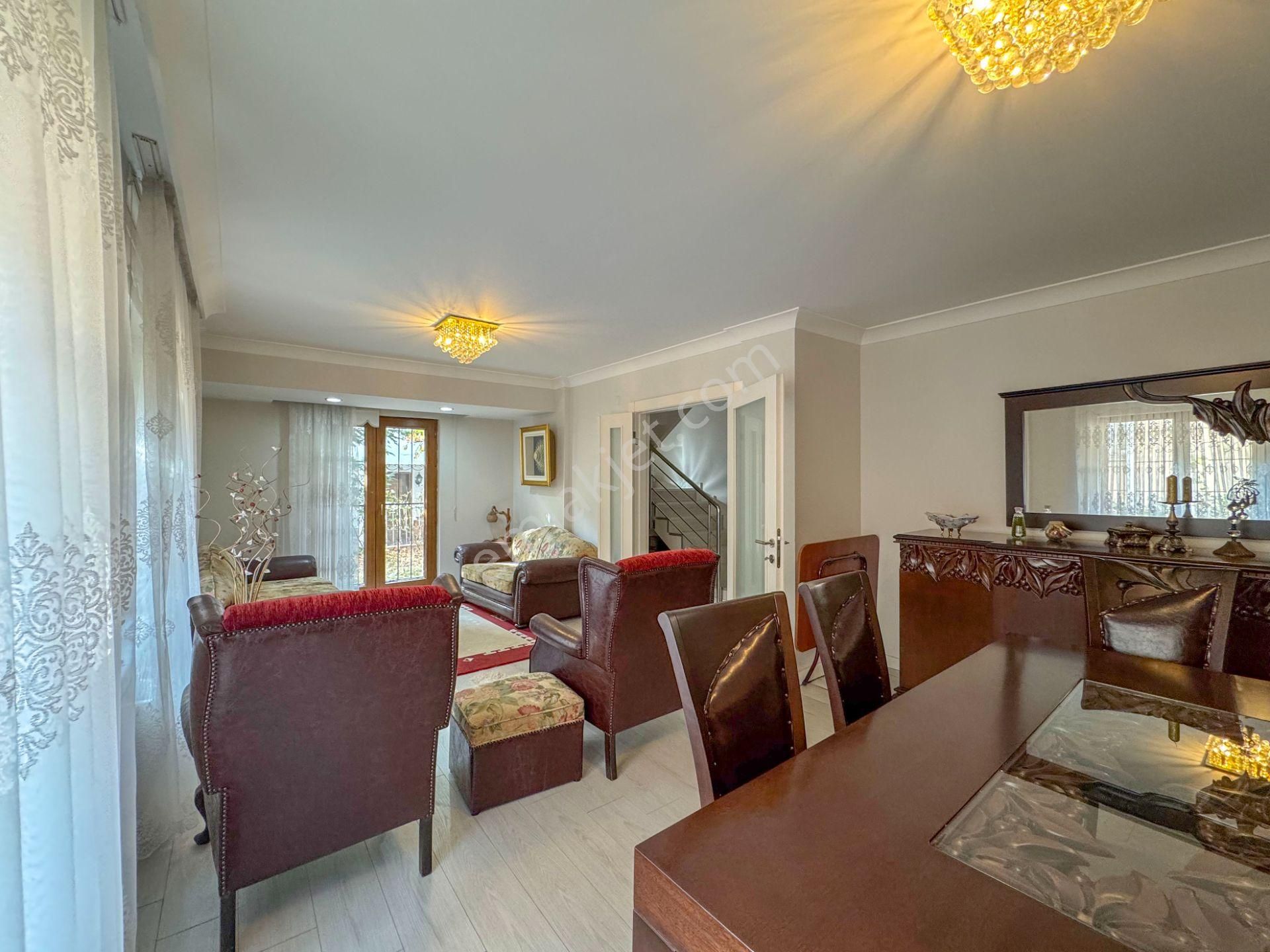 Pursakların En Güzel Yerde!!! Mehmet Zengin'den Bahçeli Villa 3 Kat 5+2 3 Banyo Şık Modern - Görsel 9