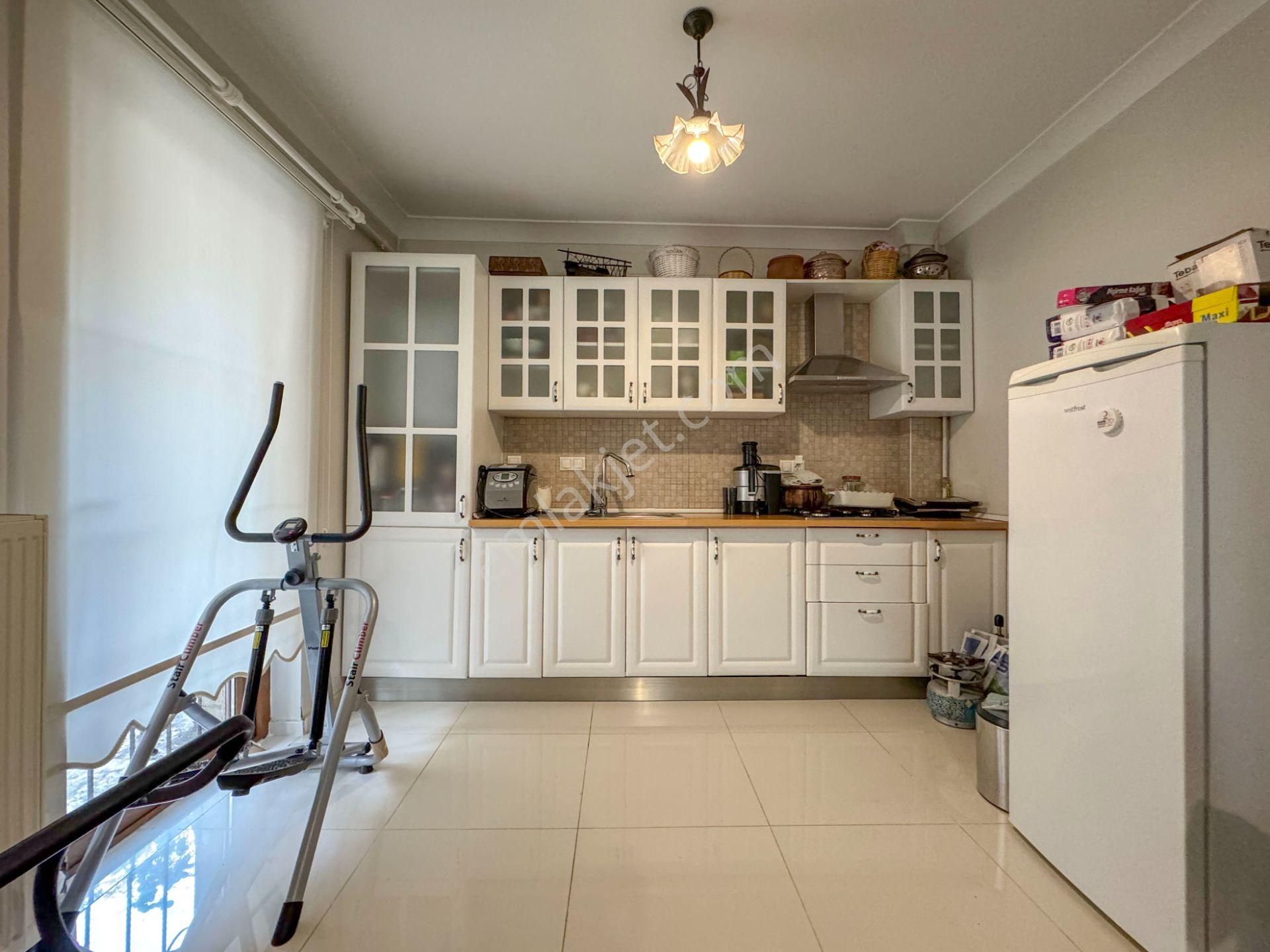 Pursakların En Güzel Yerde!!! Mehmet Zengin'den Bahçeli Villa 3 Kat 5+2 3 Banyo Şık Modern - Görsel 17