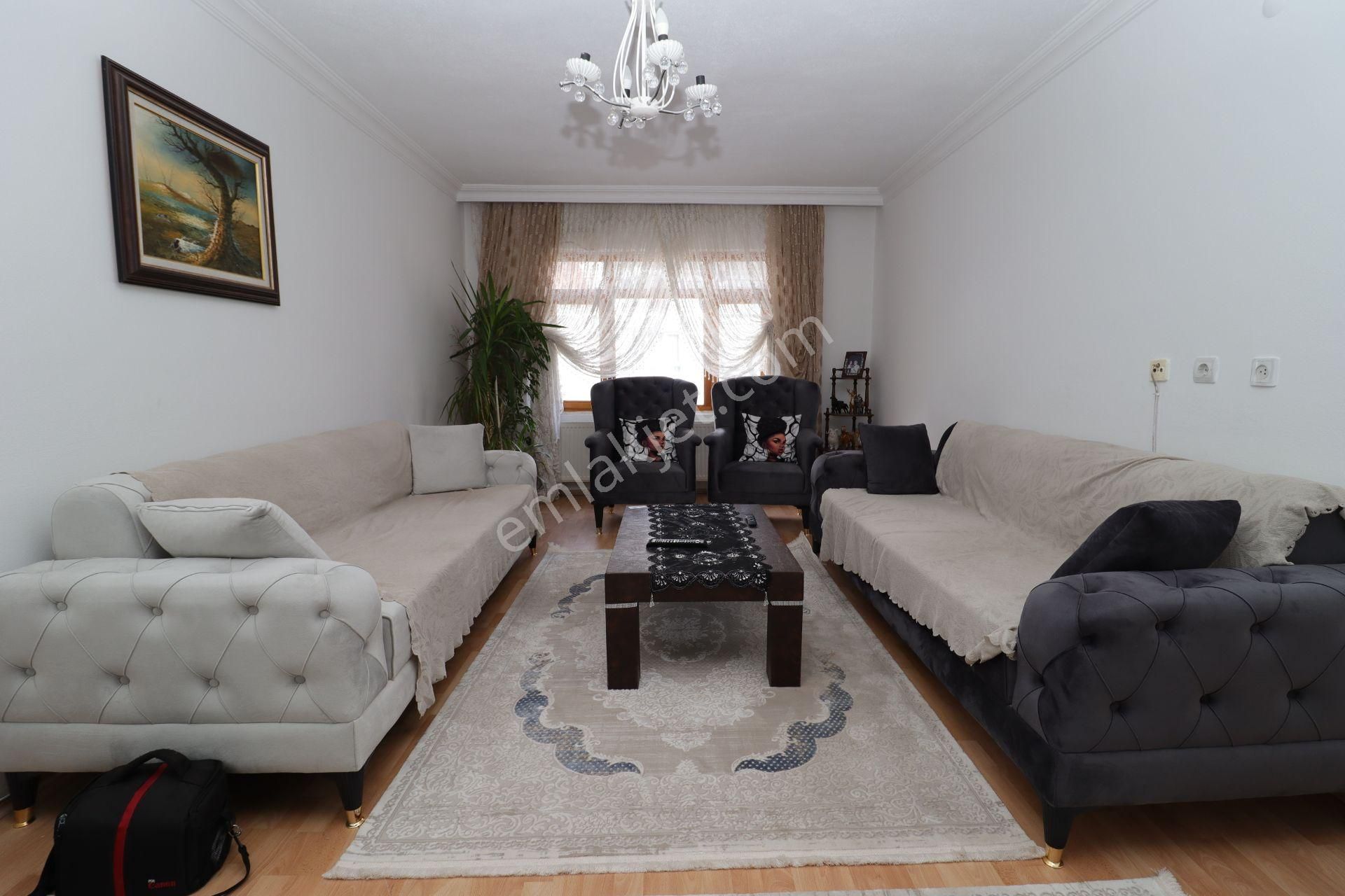 Akif'ten Elvankent Topçu'da Katta Ön Cephe Geniş 2+1 Satılık Daire - Görsel 2