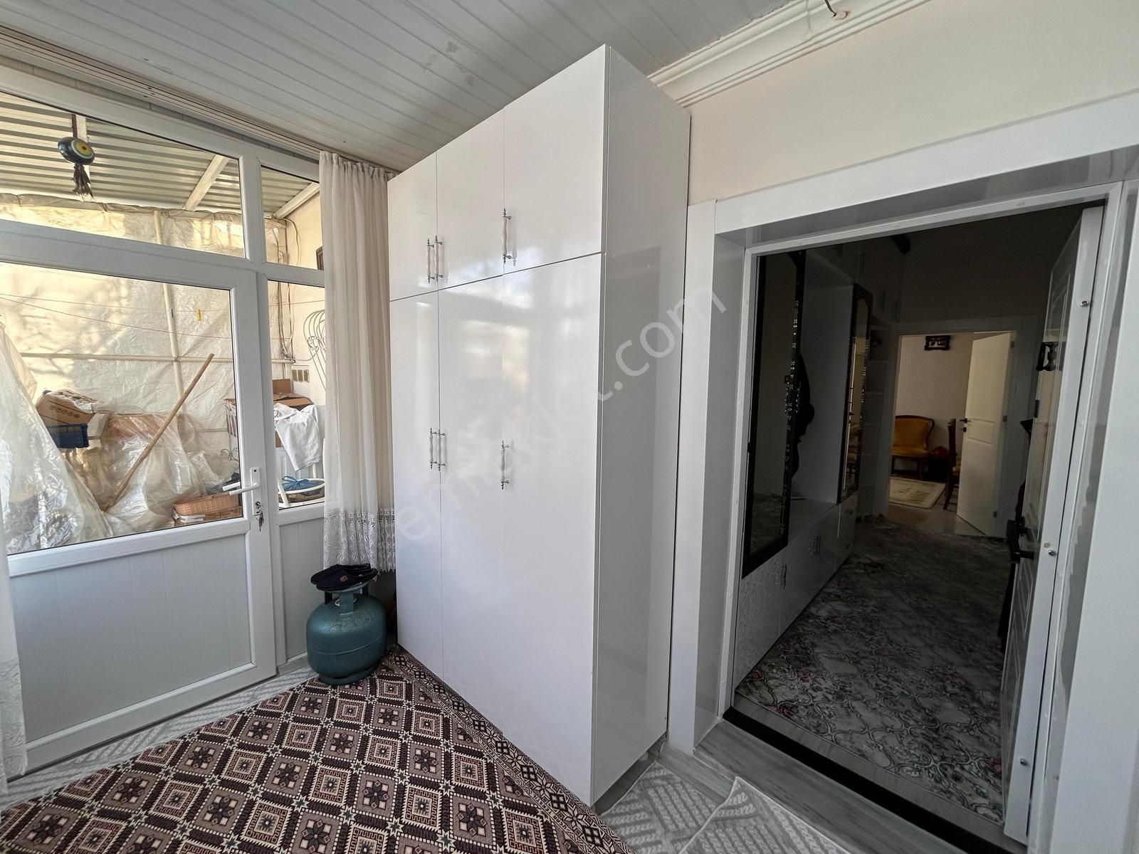 Eskicamide 602m² Çift Yola Cepheli Göl Manzaralı 3 Katlı Ev - Görsel 16