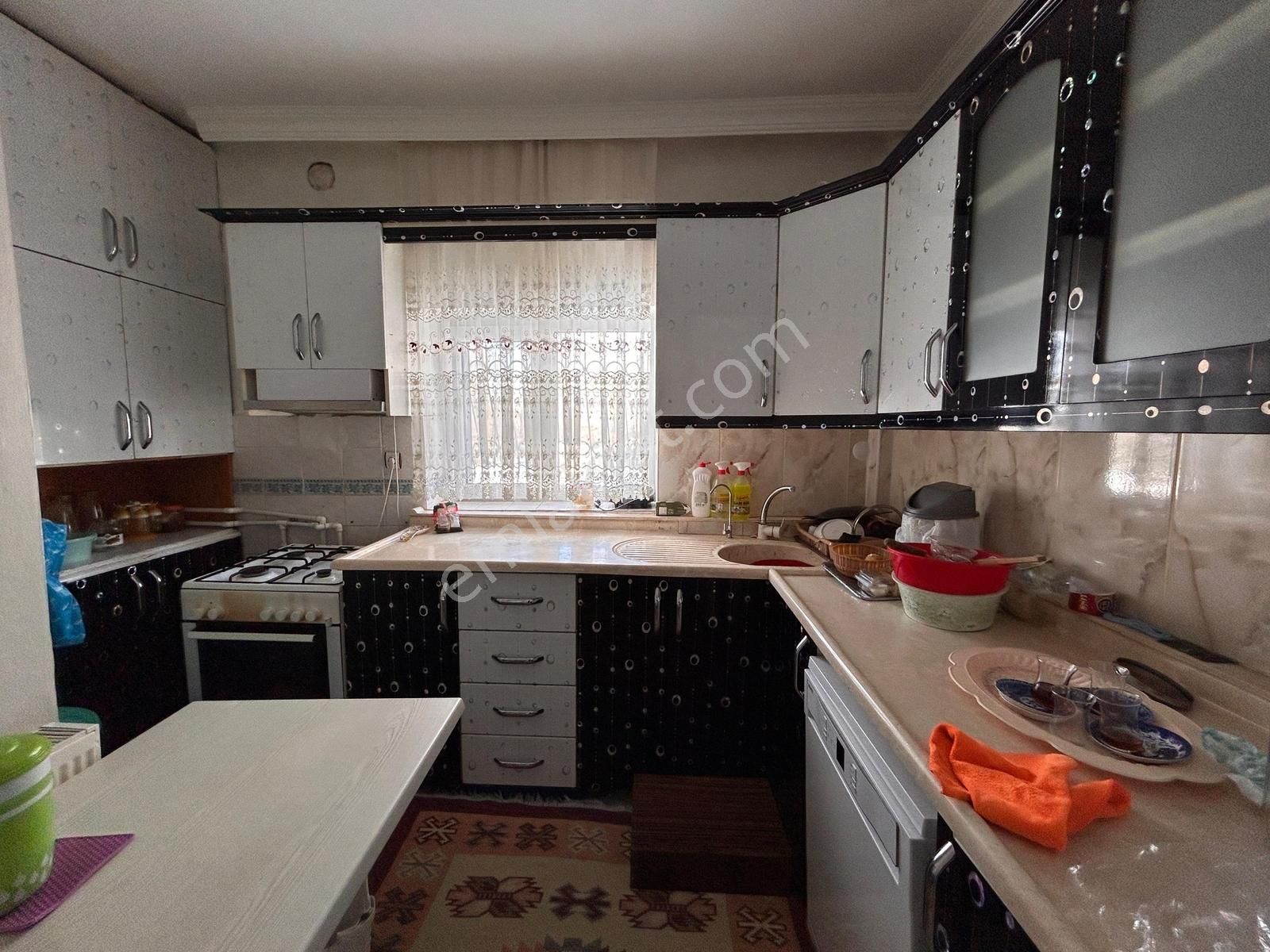 Eskicamide 602m² Çift Yola Cepheli Göl Manzaralı 3 Katlı Ev - Görsel 2