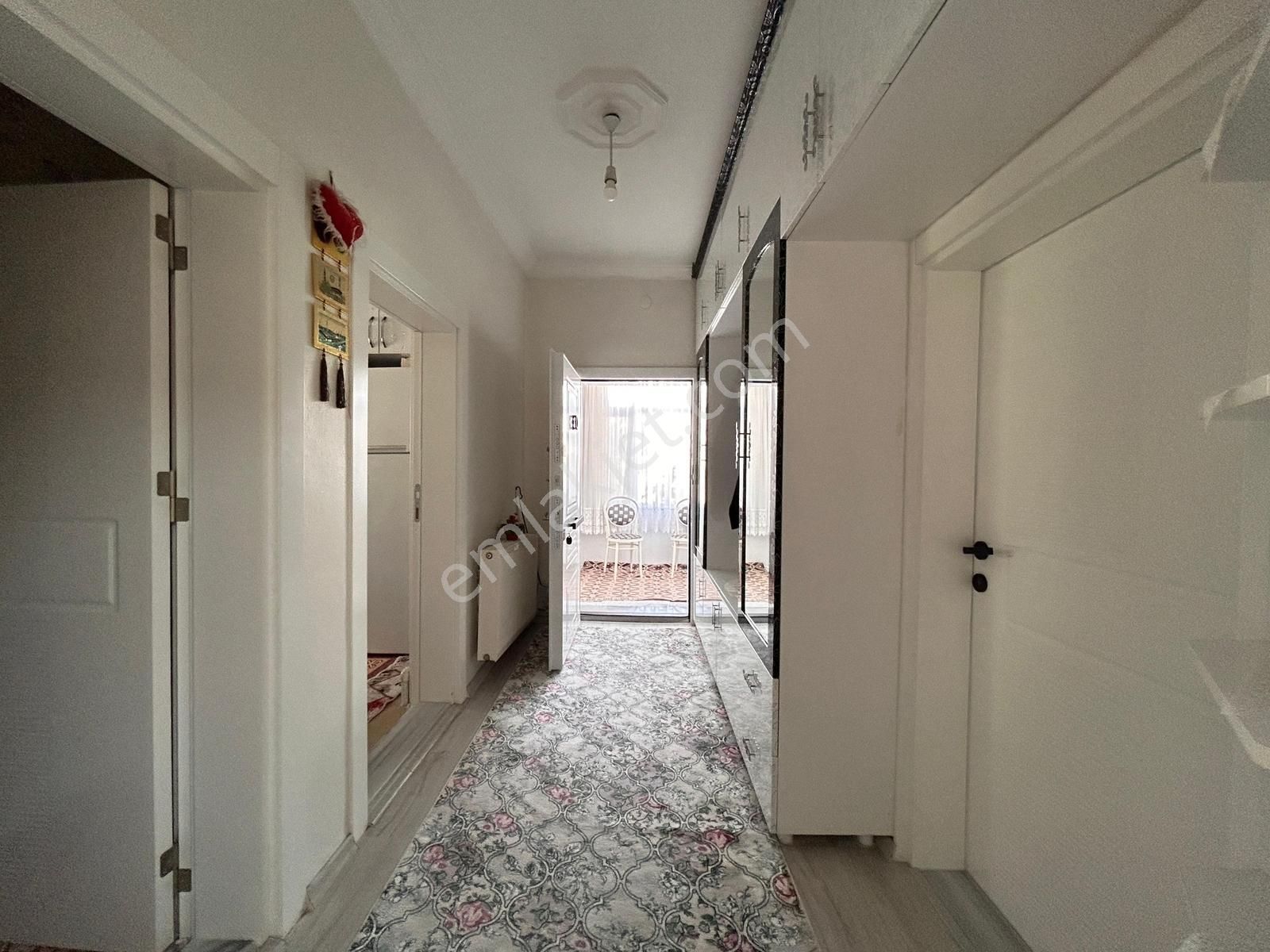 Eskicamide 602m² Çift Yola Cepheli Göl Manzaralı 3 Katlı Ev - Görsel 17