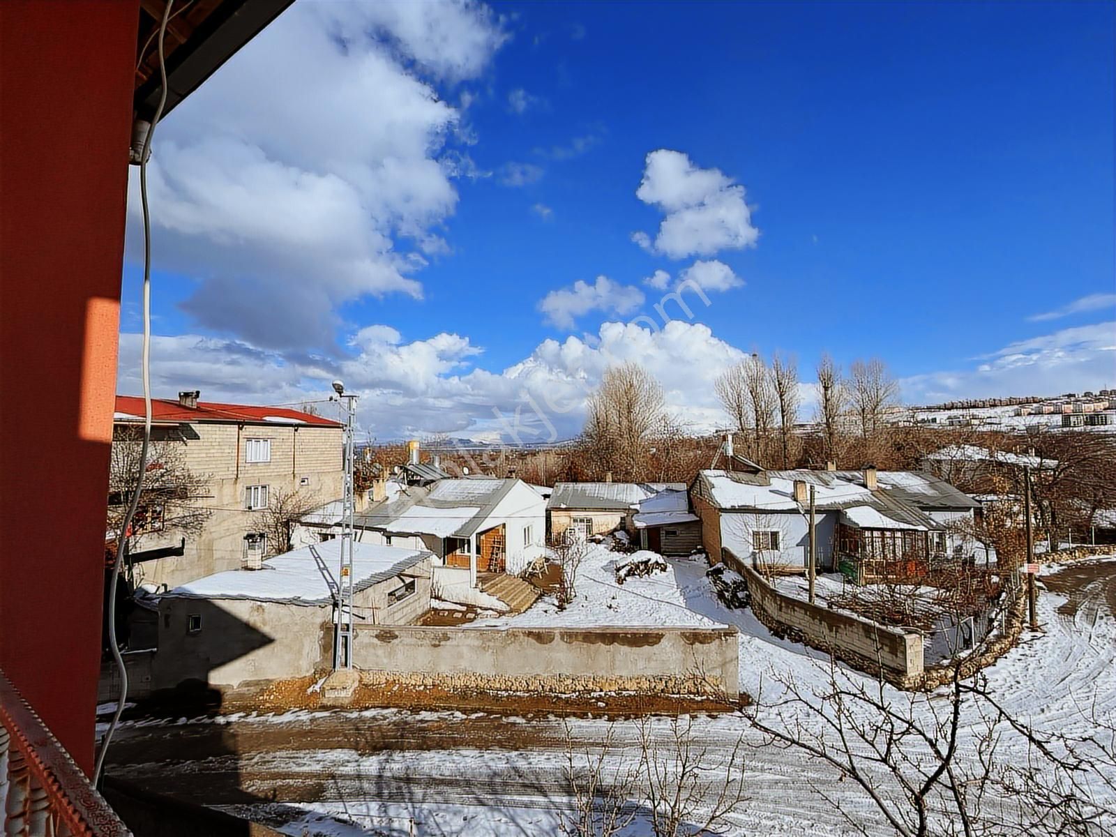Eskicamide 602m² Çift Yola Cepheli Göl Manzaralı 3 Katlı Ev - Görsel 28