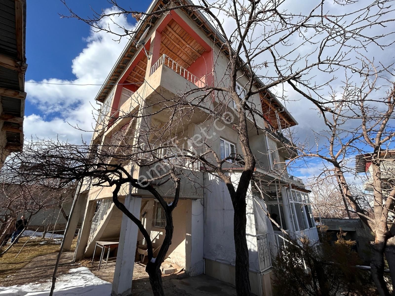 Eskicamide 602m² Çift Yola Cepheli Göl Manzaralı 3 Katlı Ev - Görsel 14