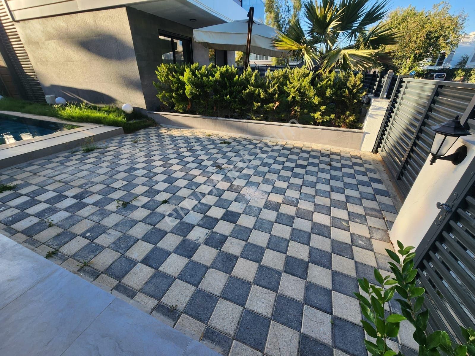 Kuşadası Siteler Plaja 400m Özel Havuzlu 4+1 Satılık Villa - Görsel 5