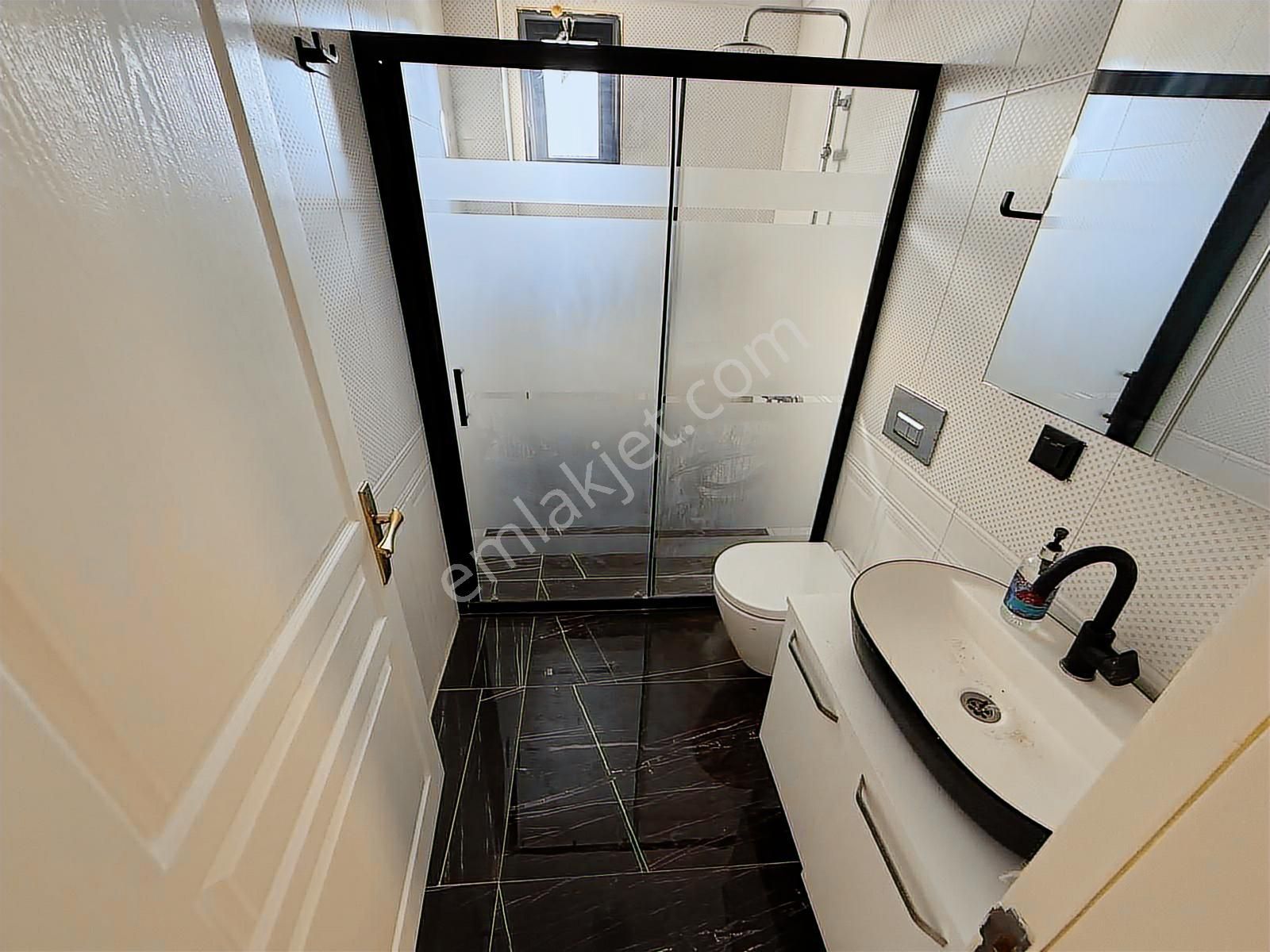 Kuşadası Merkeze Yakın Havuzlu Site Ekstralı Arakat 3+1 Satılık - Görsel 7