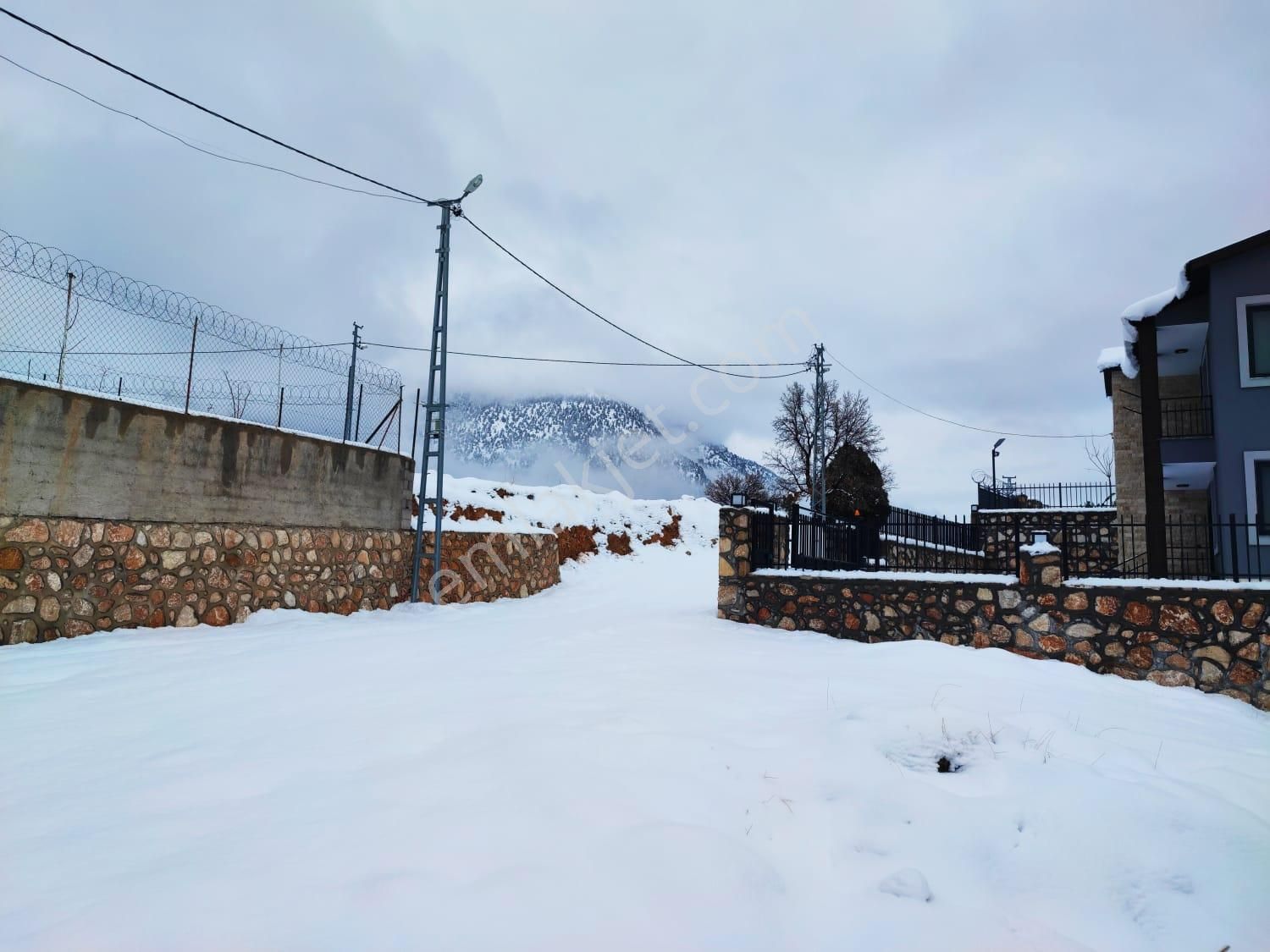 Kar Emlaktan Yenikonacık Bozkırlı Mevkiinde Uç 1 Dönüm Satılık Arsa - Görsel 24