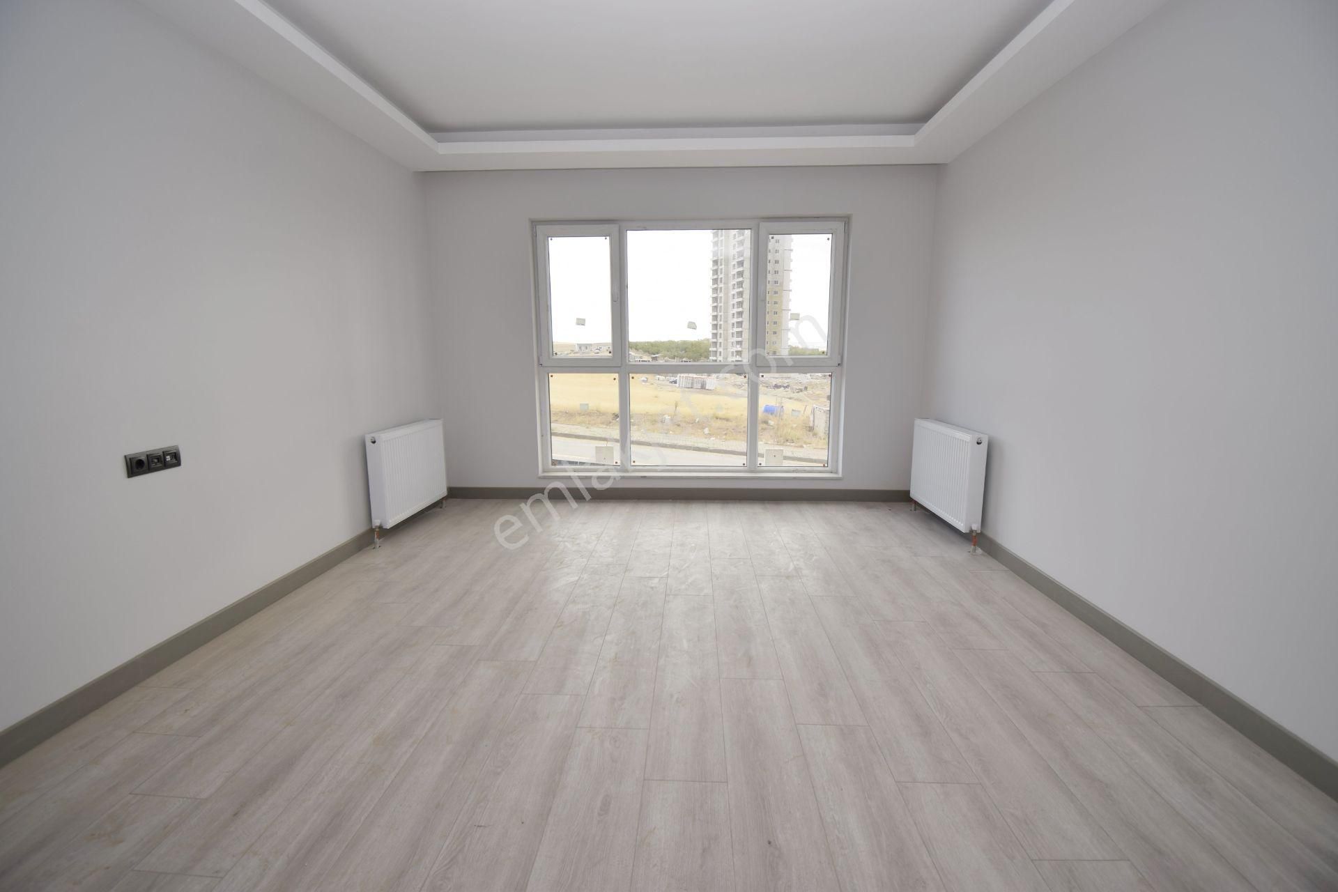 Turyap Yapracık'tan Geniş Balkonlu Ulaşım Yanı İskanlı 2+1 Daire