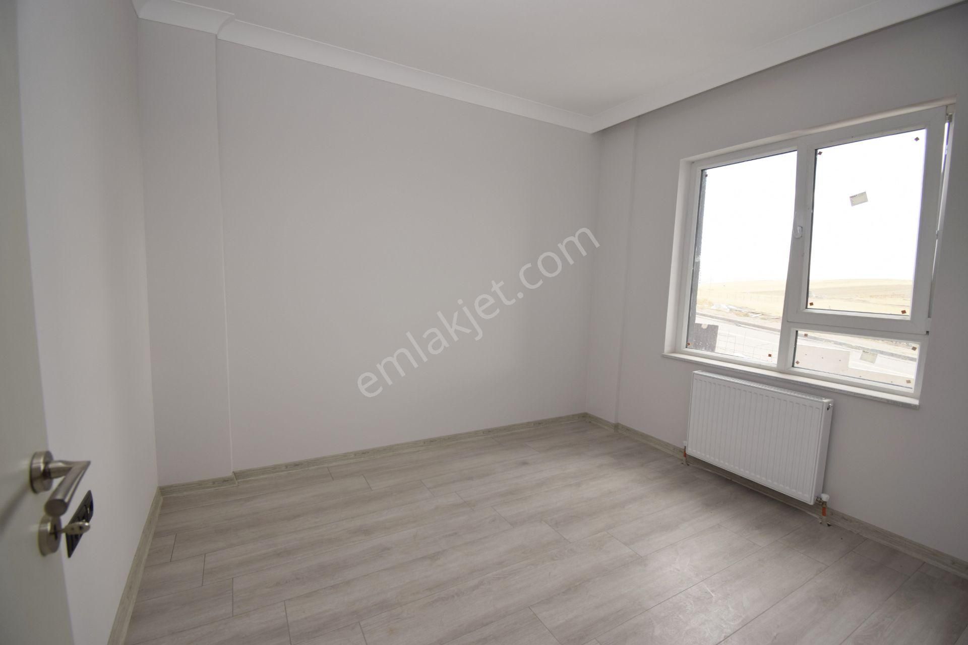 Turyap Yapracık'tan Geniş Balkonlu Ulaşım Yanı İskanlı 2+1 Daire - Görsel 12