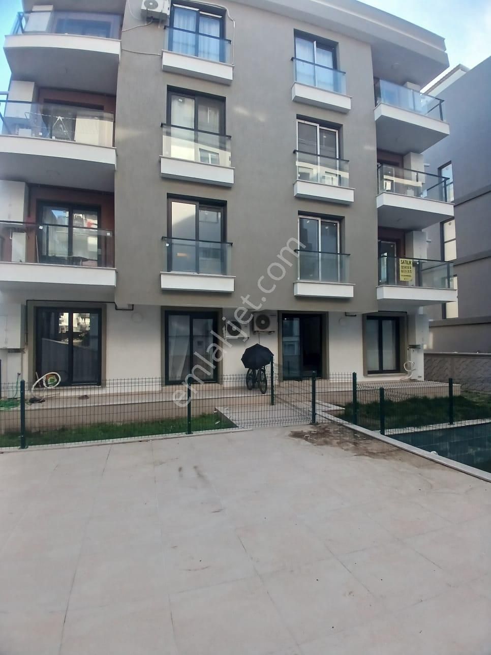 Bakırçay Mevki Bahçeli Havuzlu 1+1 Eşyalı Daire