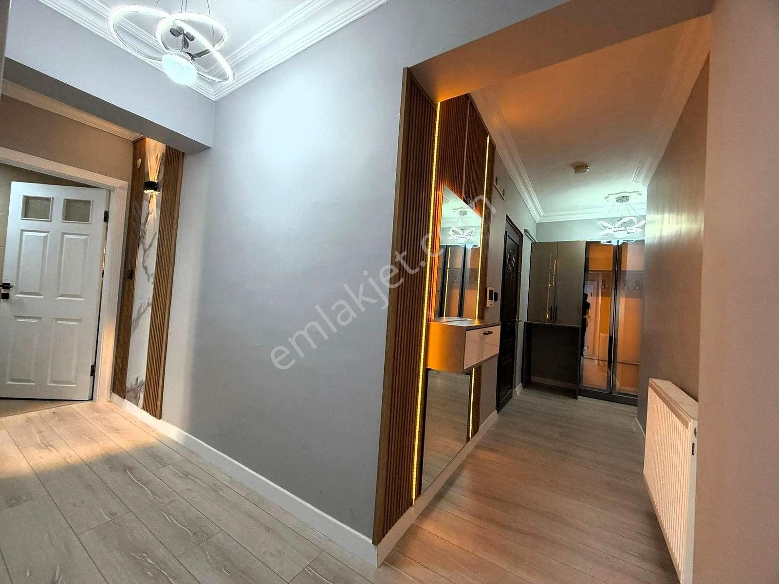 Kariyerden Ayvalı'da Asansölülüxyapılı Ara Katta 3+1 Daire - Görsel 18