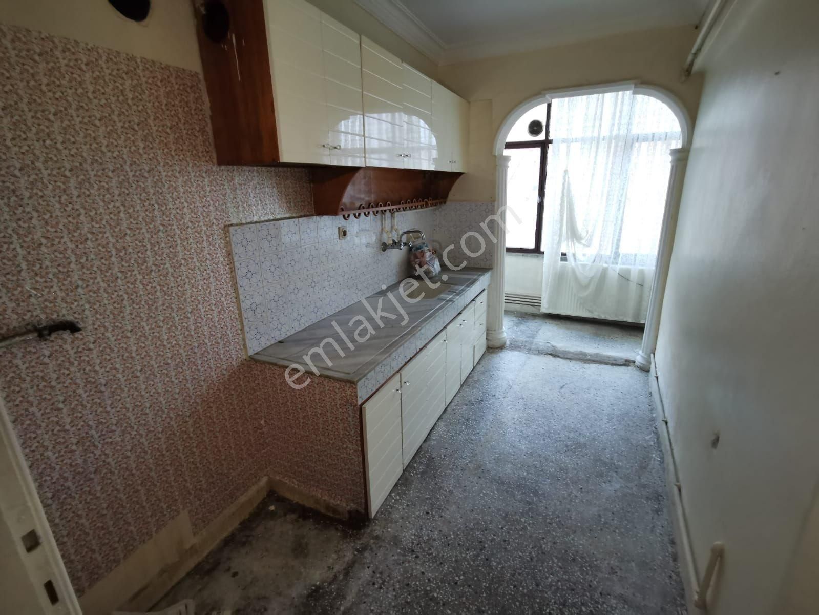 2+1 Kullanışlı Daire Kasım Efendi Caddesinde - Görsel 8