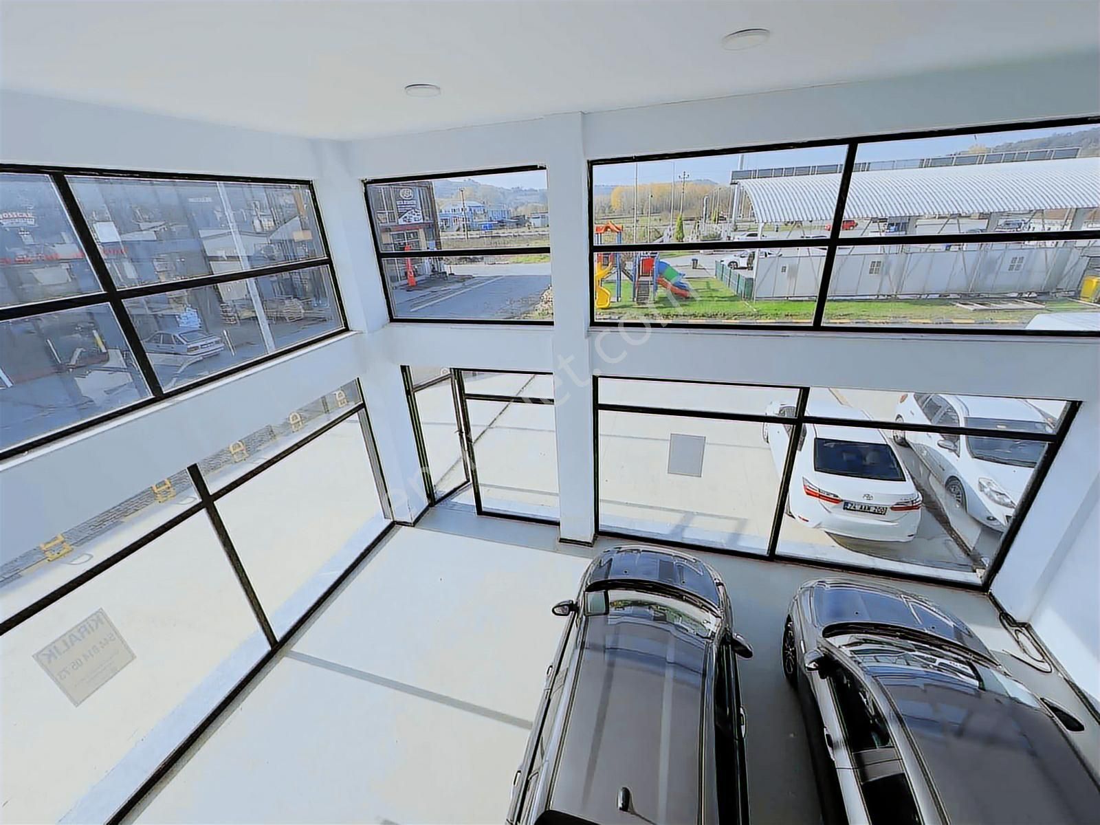 Merkez Galericiler Sitesi Köşe Ve 2 Cepheli Kiralık Dükkan - Görsel 18