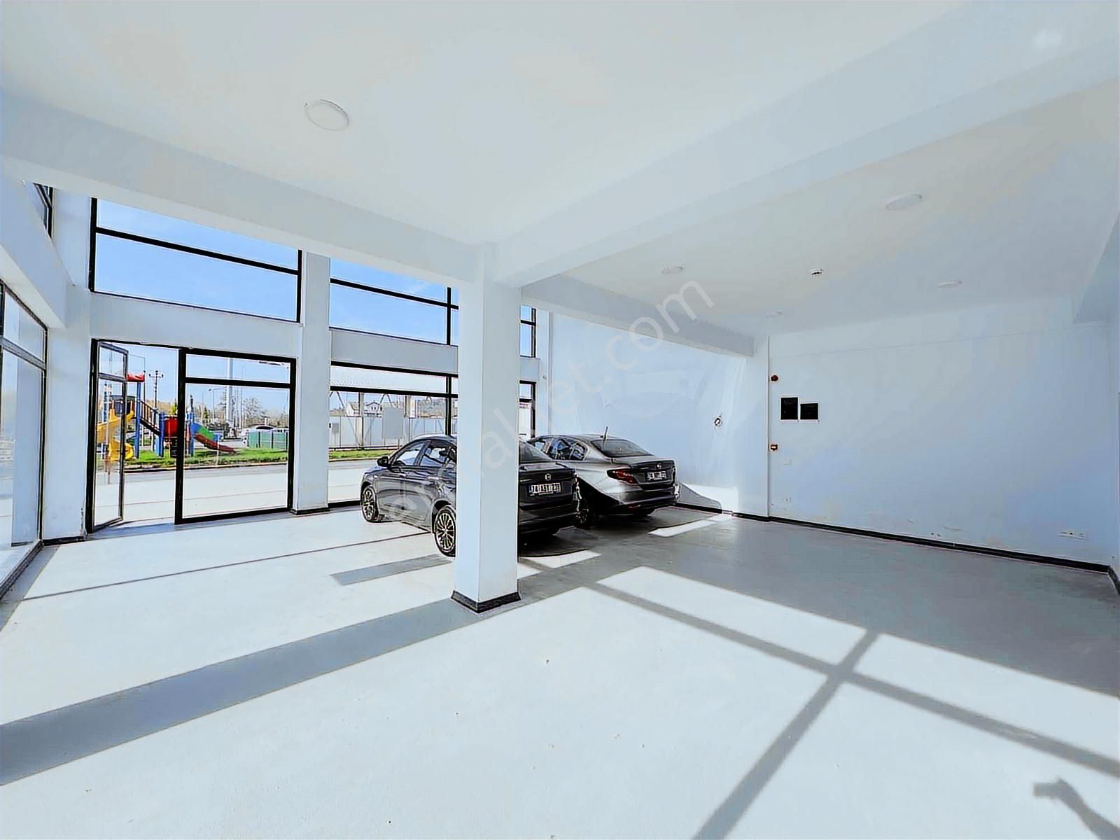 Merkez Galericiler Sitesi Köşe Ve 2 Cepheli Kiralık Dükkan - Görsel 17