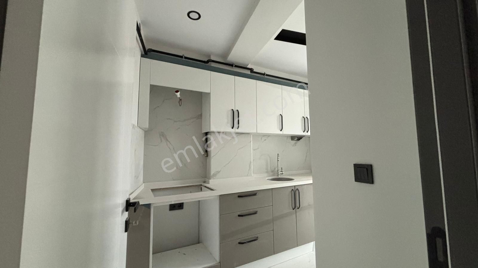 Recep Ümit Emlak'tan Çamlıca Mahallesi Sıfır 2+0 Daire - Görsel 17