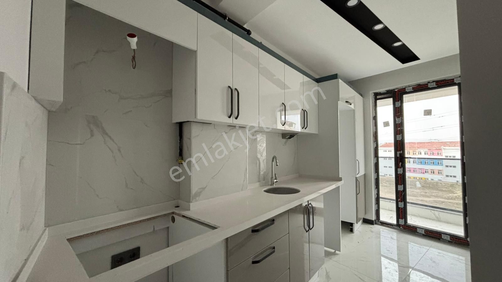 Recep Ümit Emlak'tan Çamlıca Mahallesi Sıfır 2+0 Daire - Görsel 19