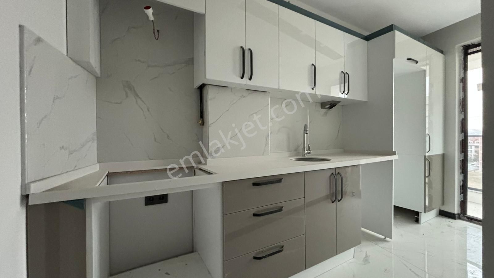 Recep Ümit Emlak'tan Çamlıca Mahallesi Sıfır 2+0 Daire - Görsel 18