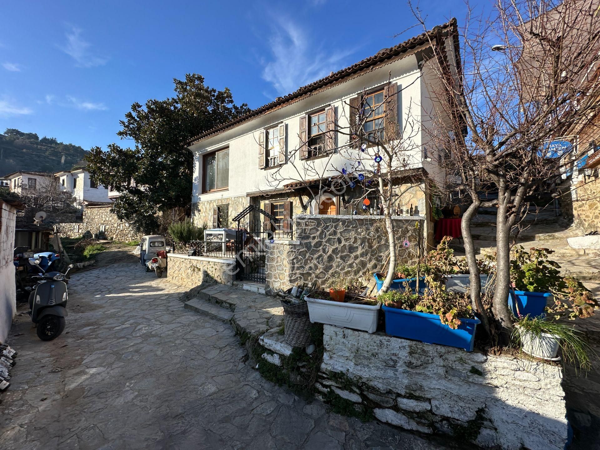 Selçuk Şirince Köyü Merkezde Satılık 6 Odalı Butik Otel