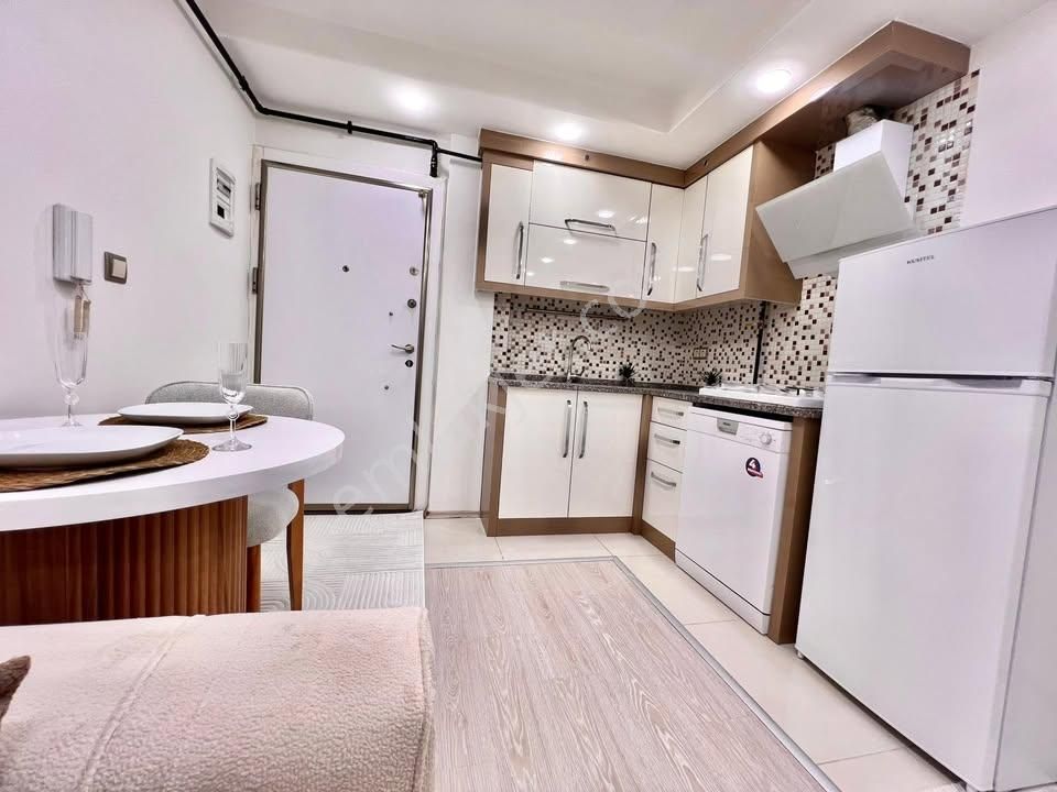 İstiklal Caddesinde Ana Caddeye Yakın Full Sıfır Eşyalı 1+1 Apart A162 - Görsel 4