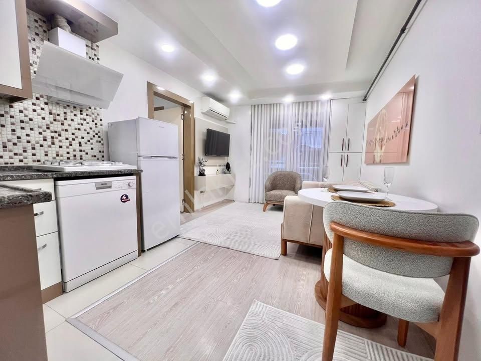 İstiklal Caddesinde Ana Caddeye Yakın Full Sıfır Eşyalı 1+1 Apart A162 - Görsel 2