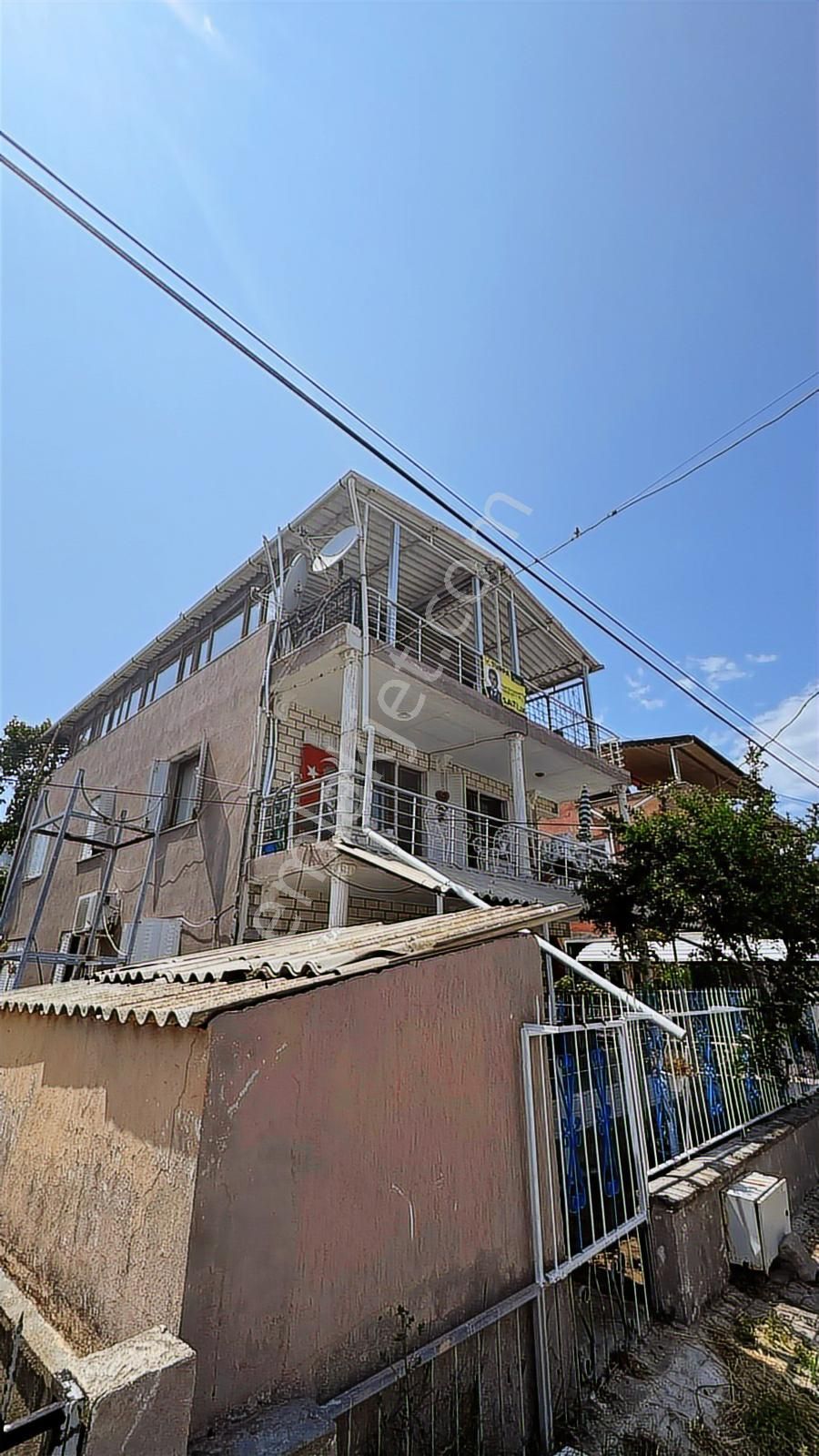 Turpa Arxes Dikili'den Cumhuriyet Mah Stadyum Arkası Müstakil Ev - Görsel 4