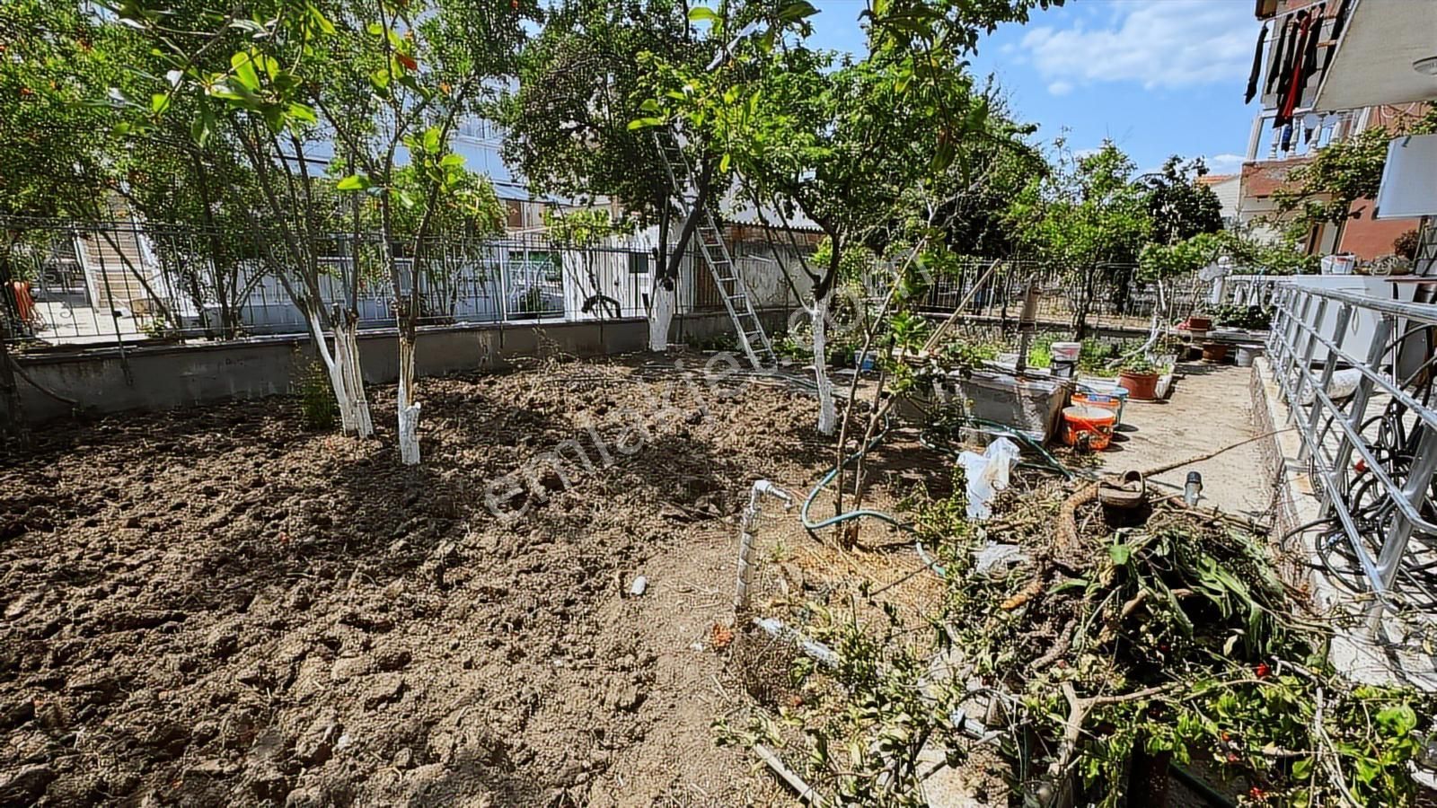 Turpa Arxes Dikili'den Cumhuriyet Mah Stadyum Arkası Müstakil Ev - Görsel 11