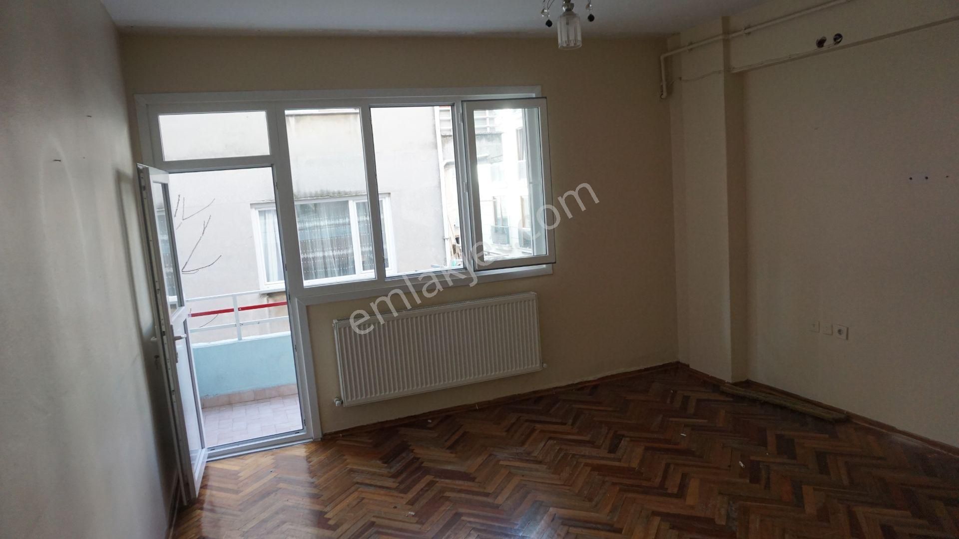 Meral R5766 Mantolamalı Binada 85 M2 Balkonlu 2+1