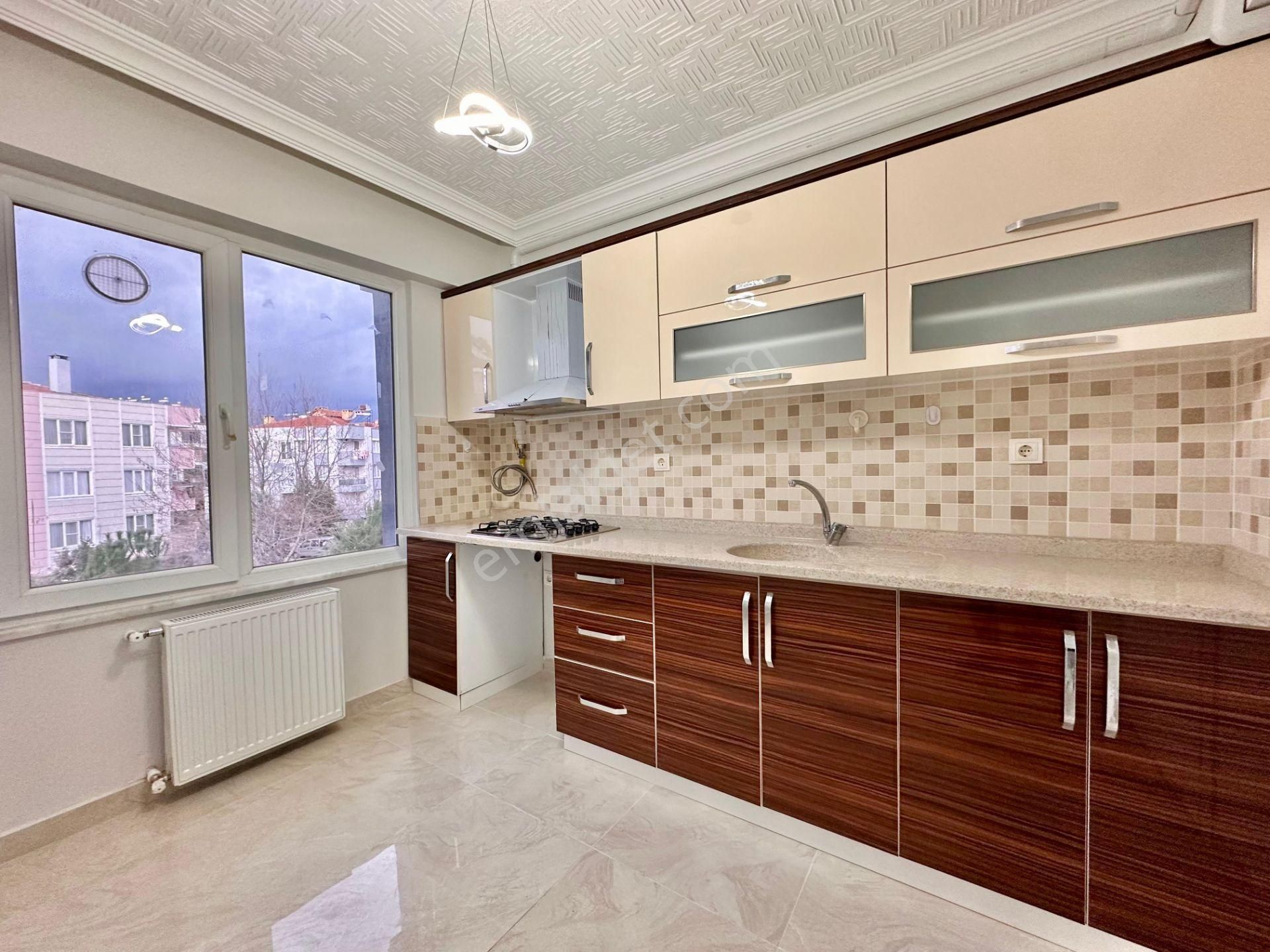 ꧁ay Emlaktan꧁akçay'da Kombili Ön Cephe Ayrı Mutfaklı 2+1 Daire - Görsel 3