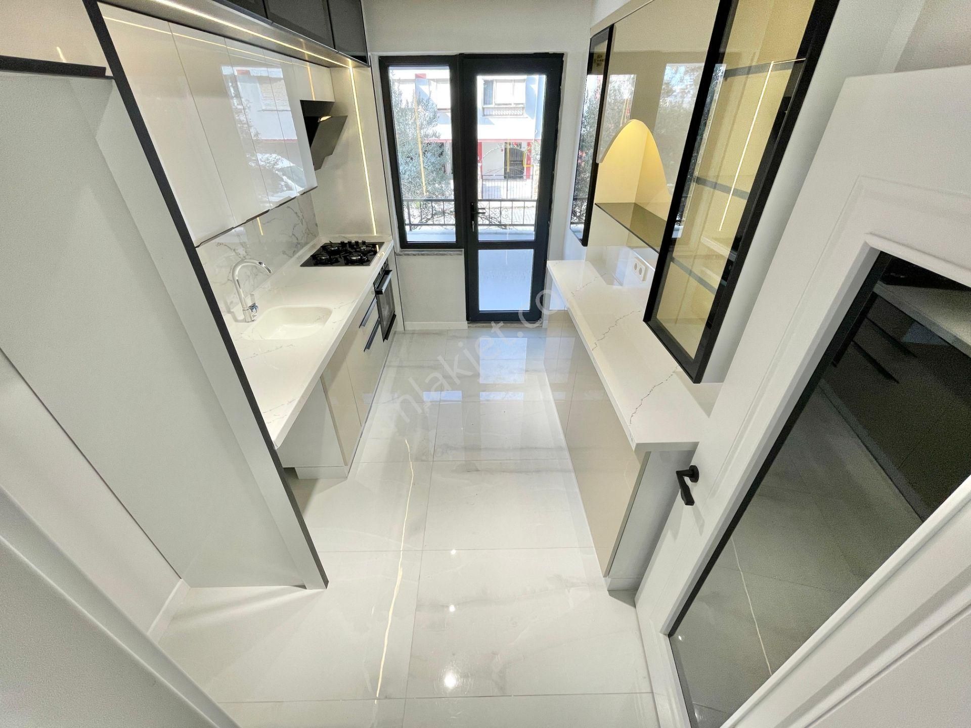 Berkay Demirel'den Altınkumda Ayrı Mutfak Ön Cephe 3+1 Daire - Görsel 17